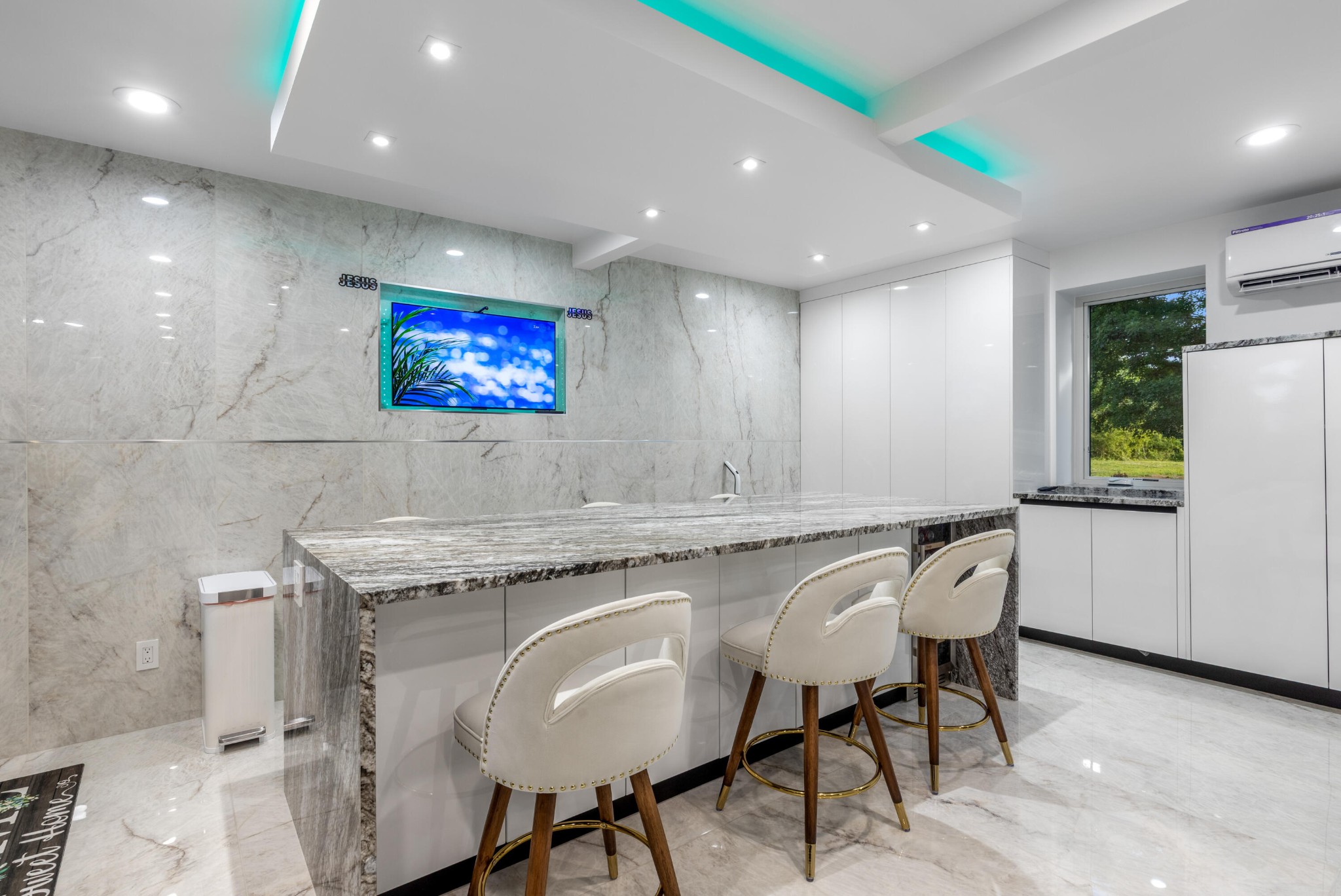 552 Dreamland Road Property Photo 1