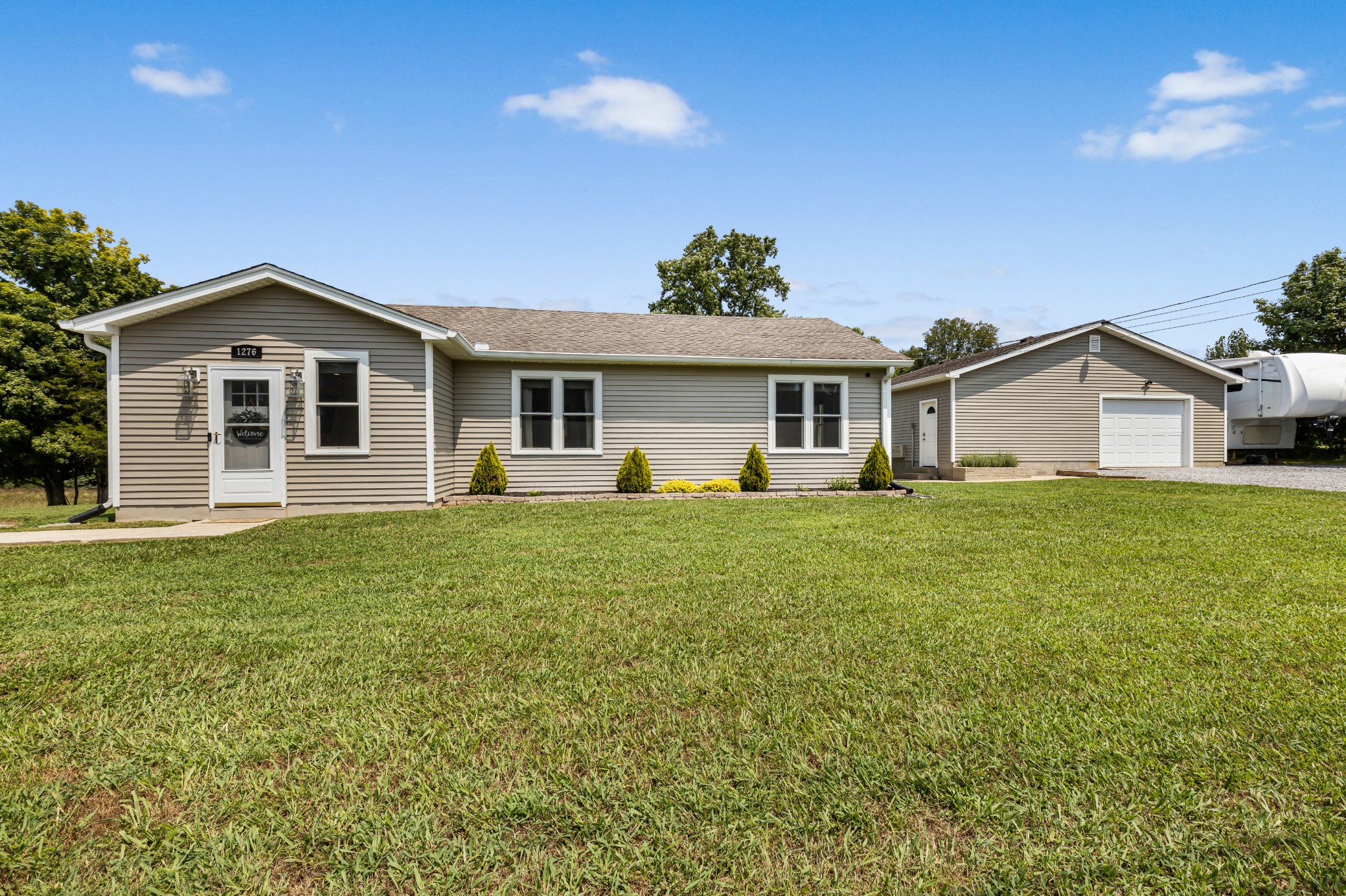 1276 Peter Pond Rd Property Photo 1