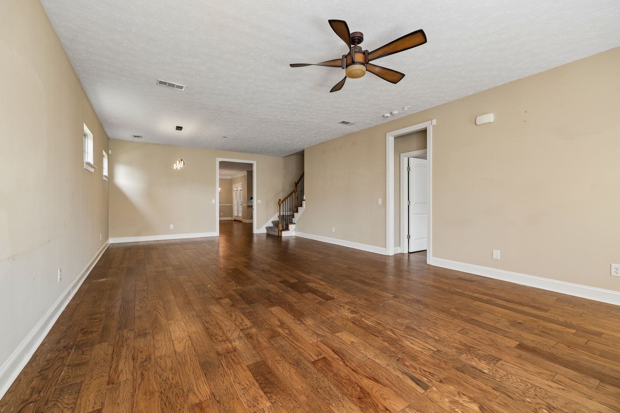 1082 N Mcmahan Dr Property Photo 8