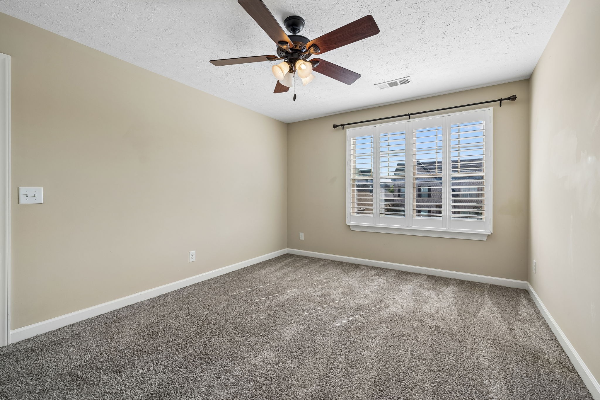 1082 N Mcmahan Dr Property Photo 35