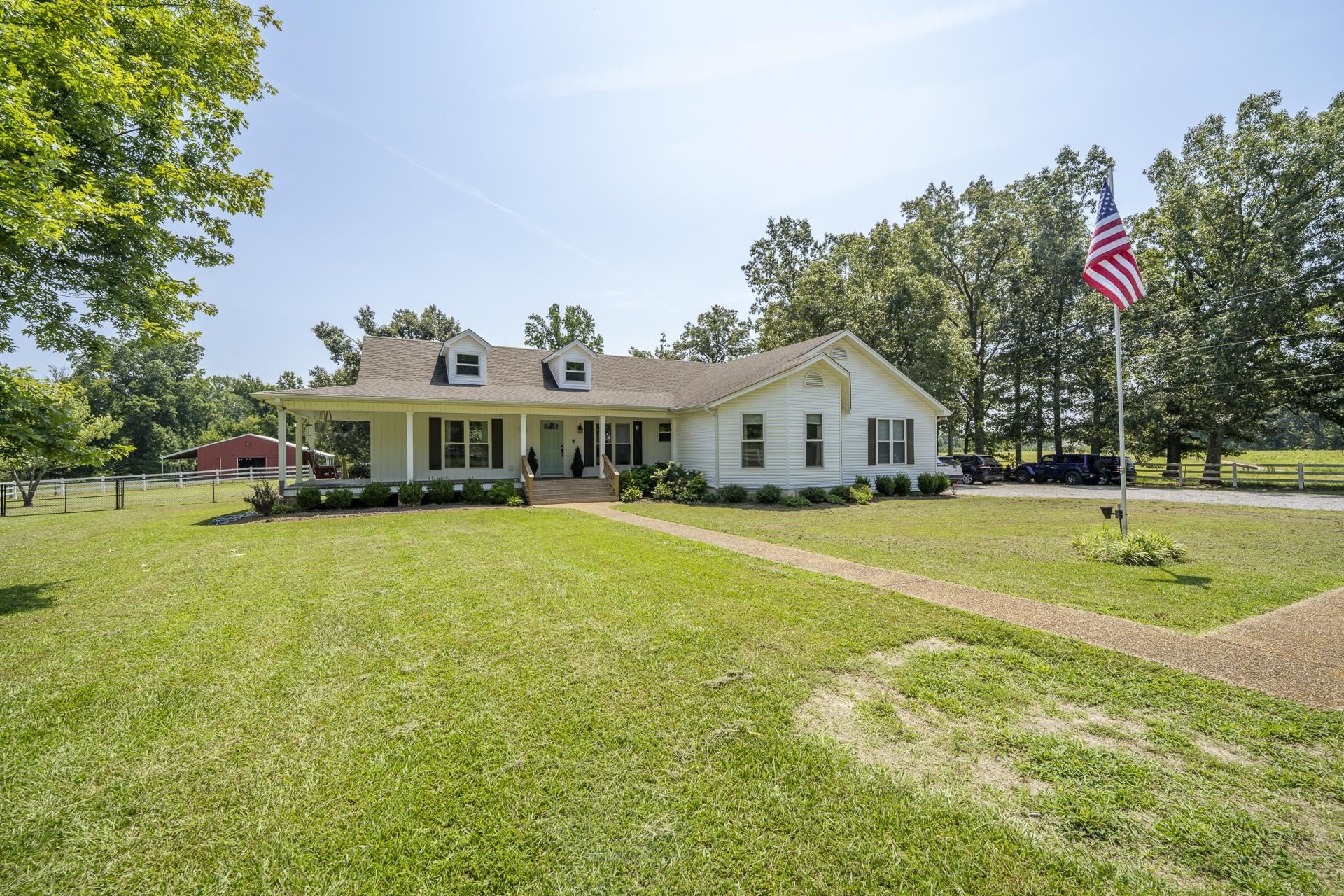 1725 Woods Rd Property Photo 1