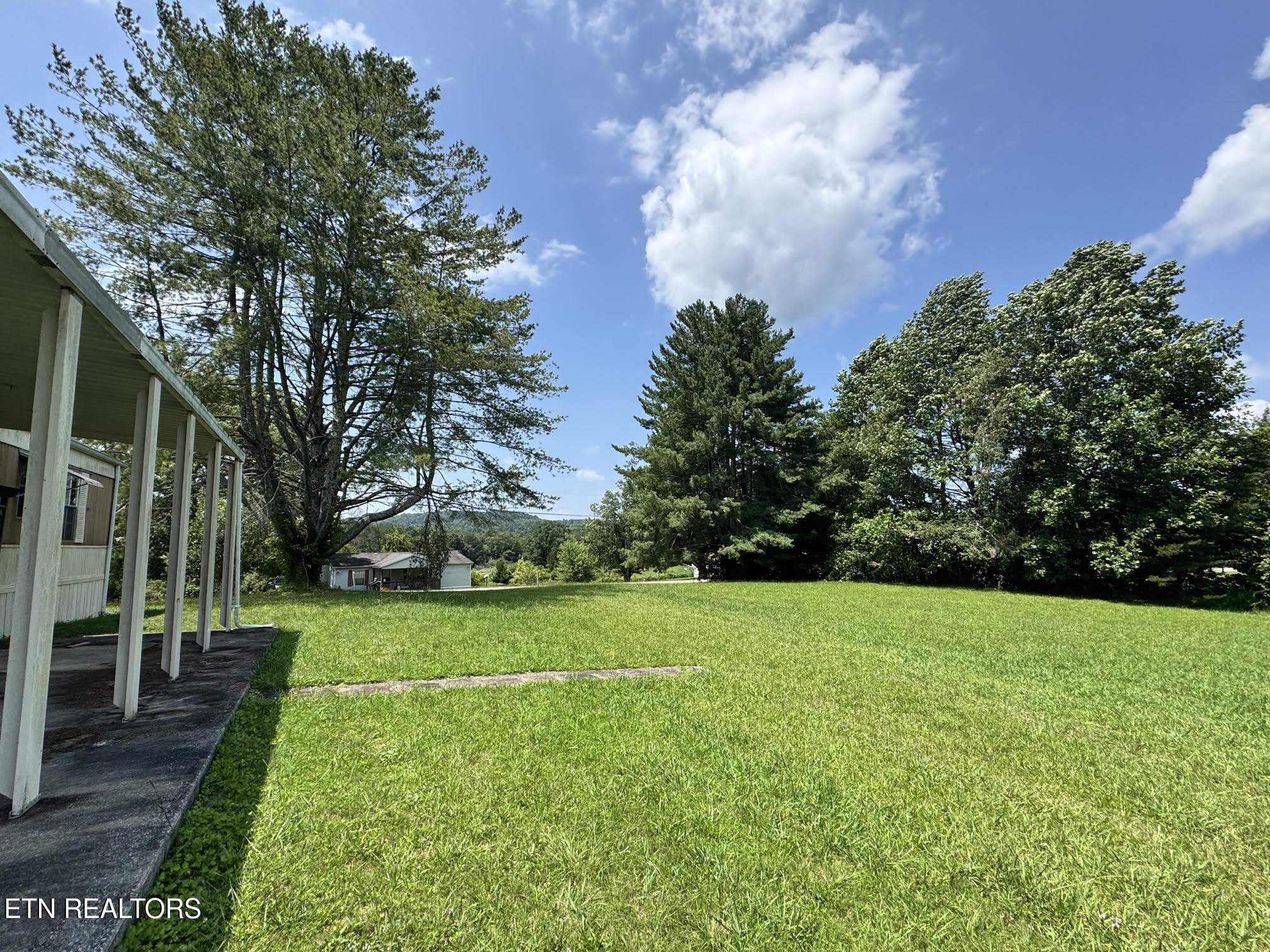 400 David Crockett Rd Property Photo 3