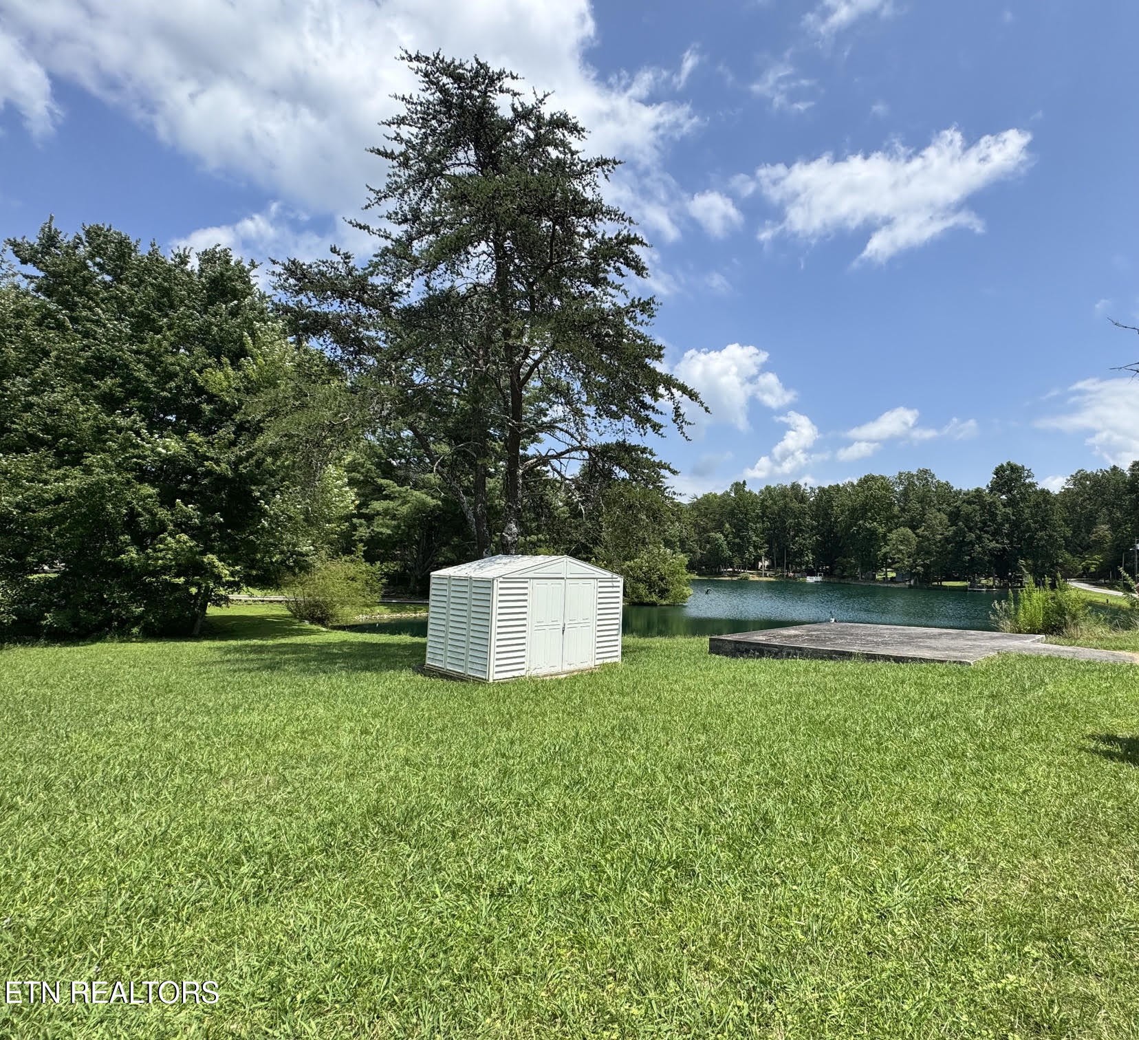 400 David Crockett Rd Property Photo 4