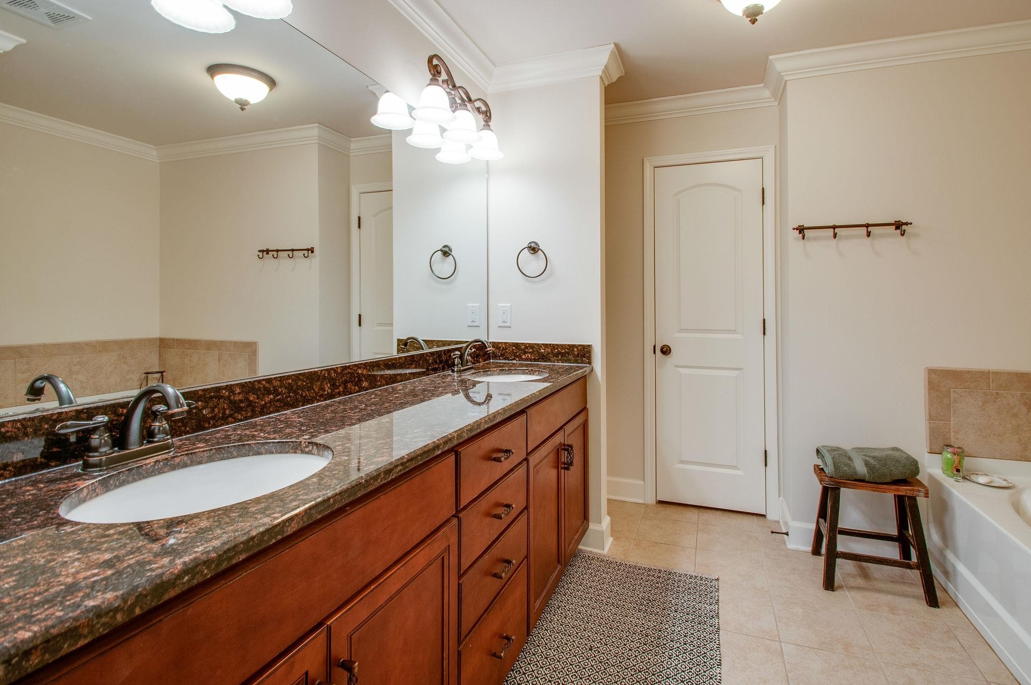 612 Nevins Pl Property Photo 4