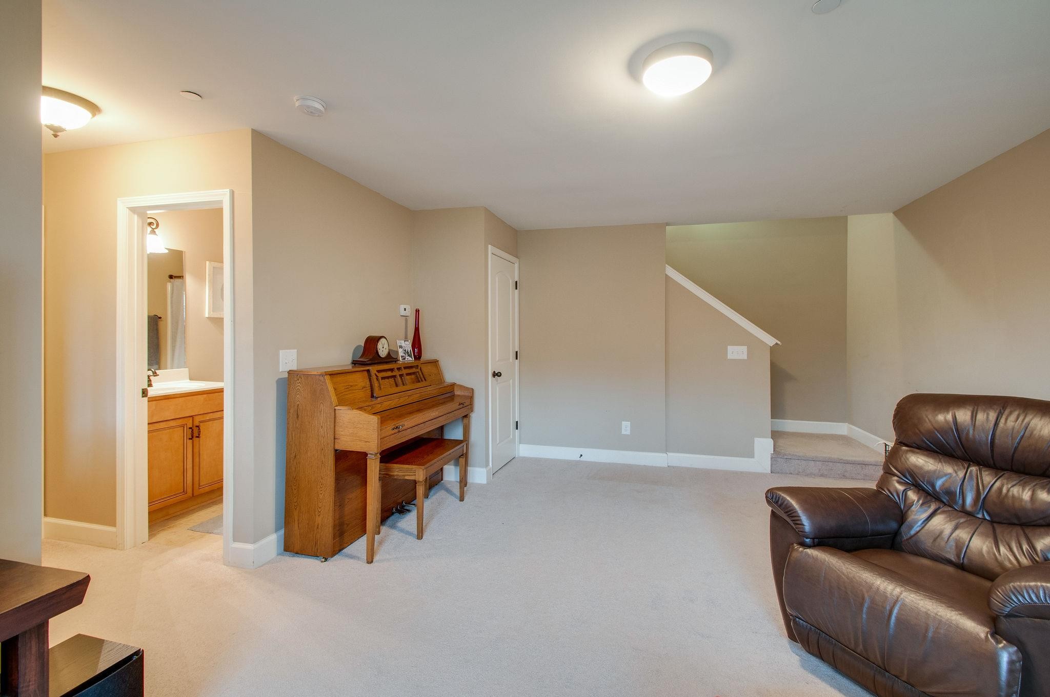 612 Nevins Pl Property Photo 5
