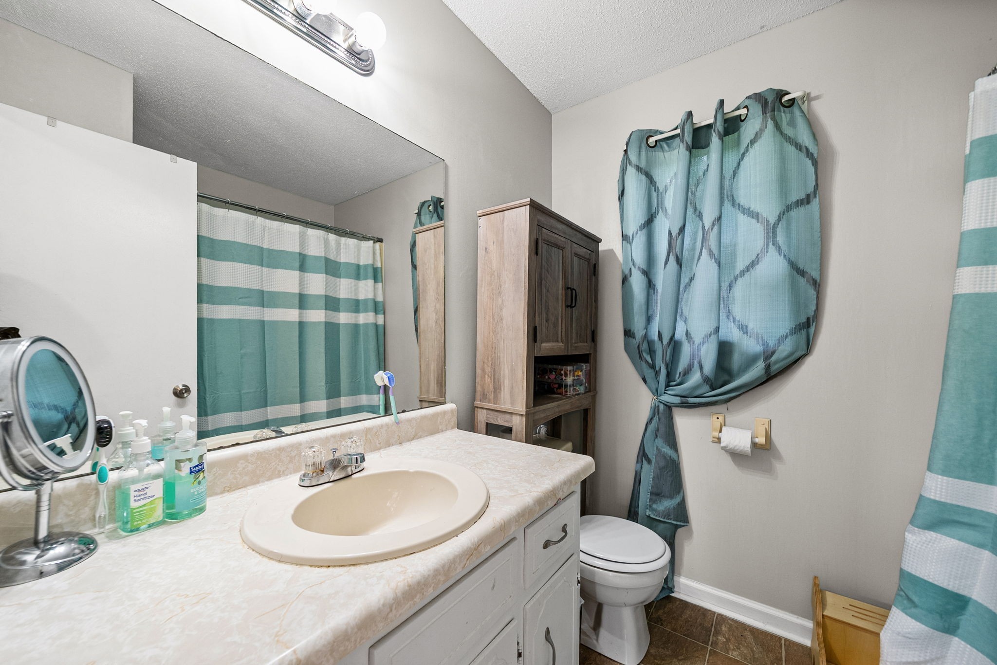 566 Lorie Ln Property Photo 8