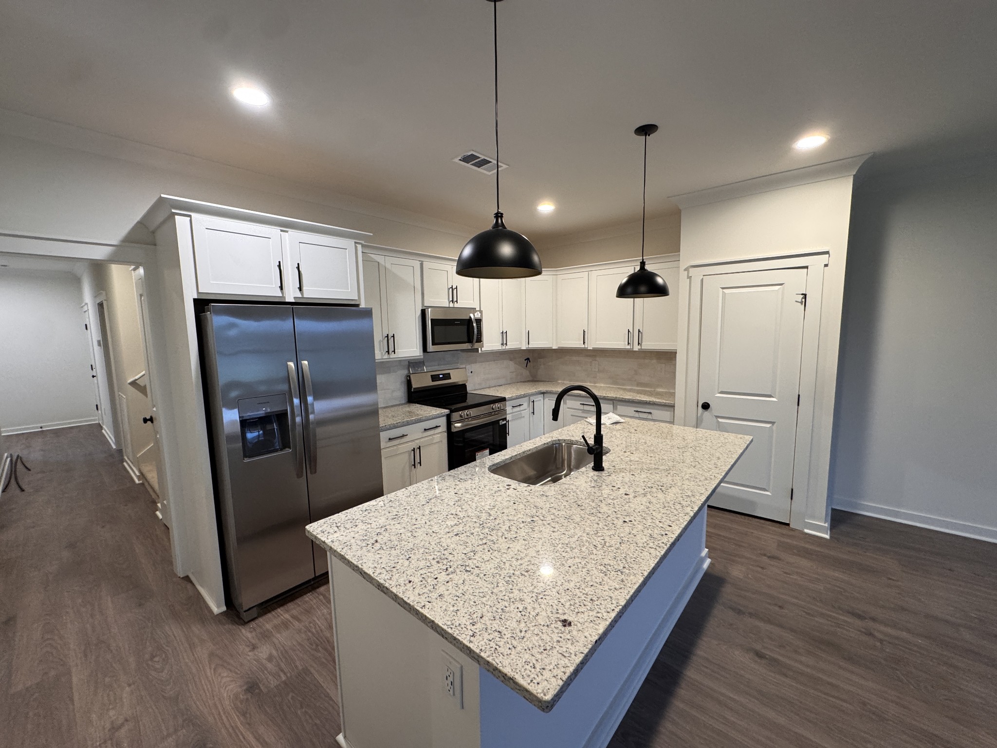 529 W Foxrun Property Photo 3