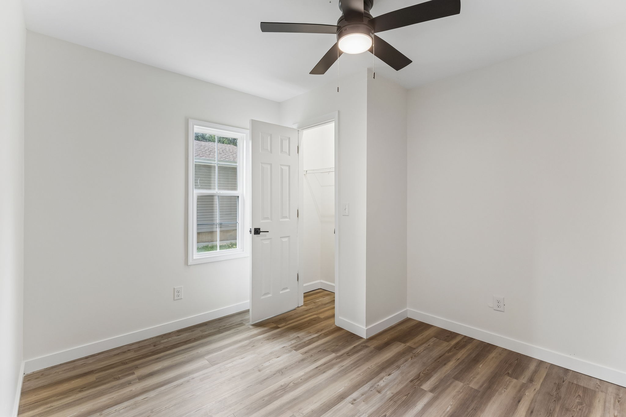 527 E Castle St Property Photo 8