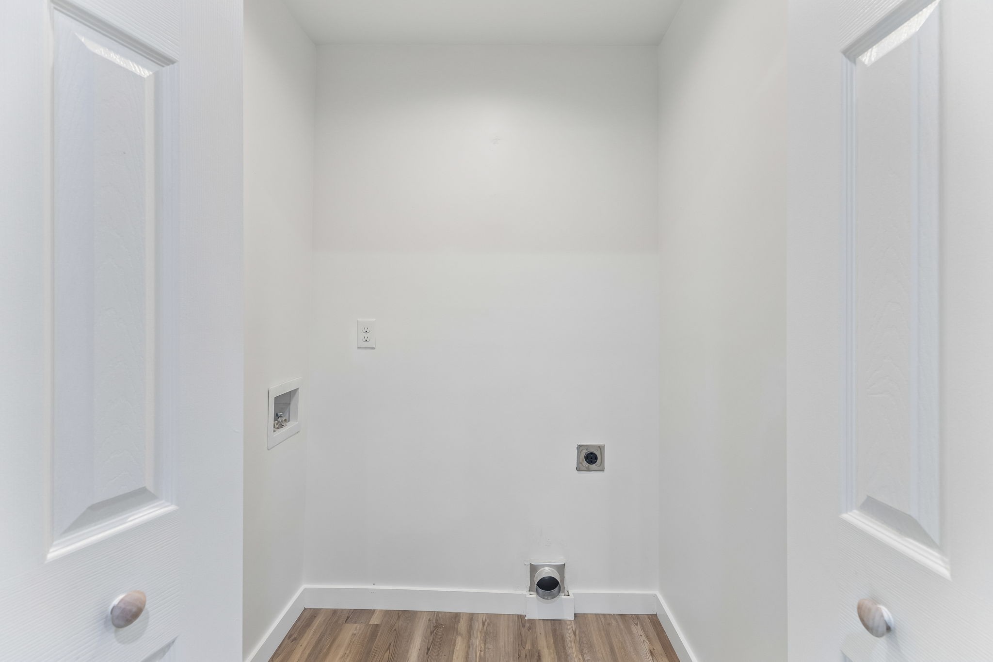 527 E Castle St Property Photo 14
