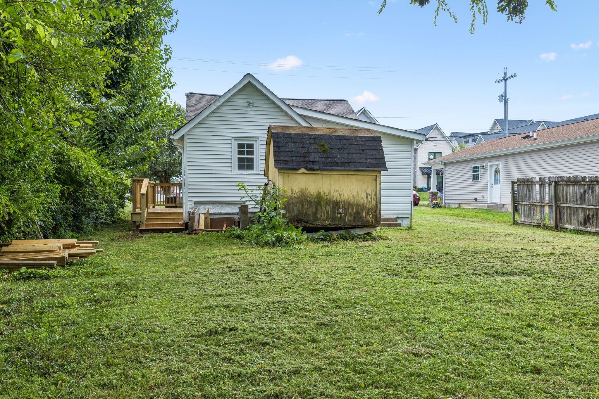 527 E Castle St Property Photo 16