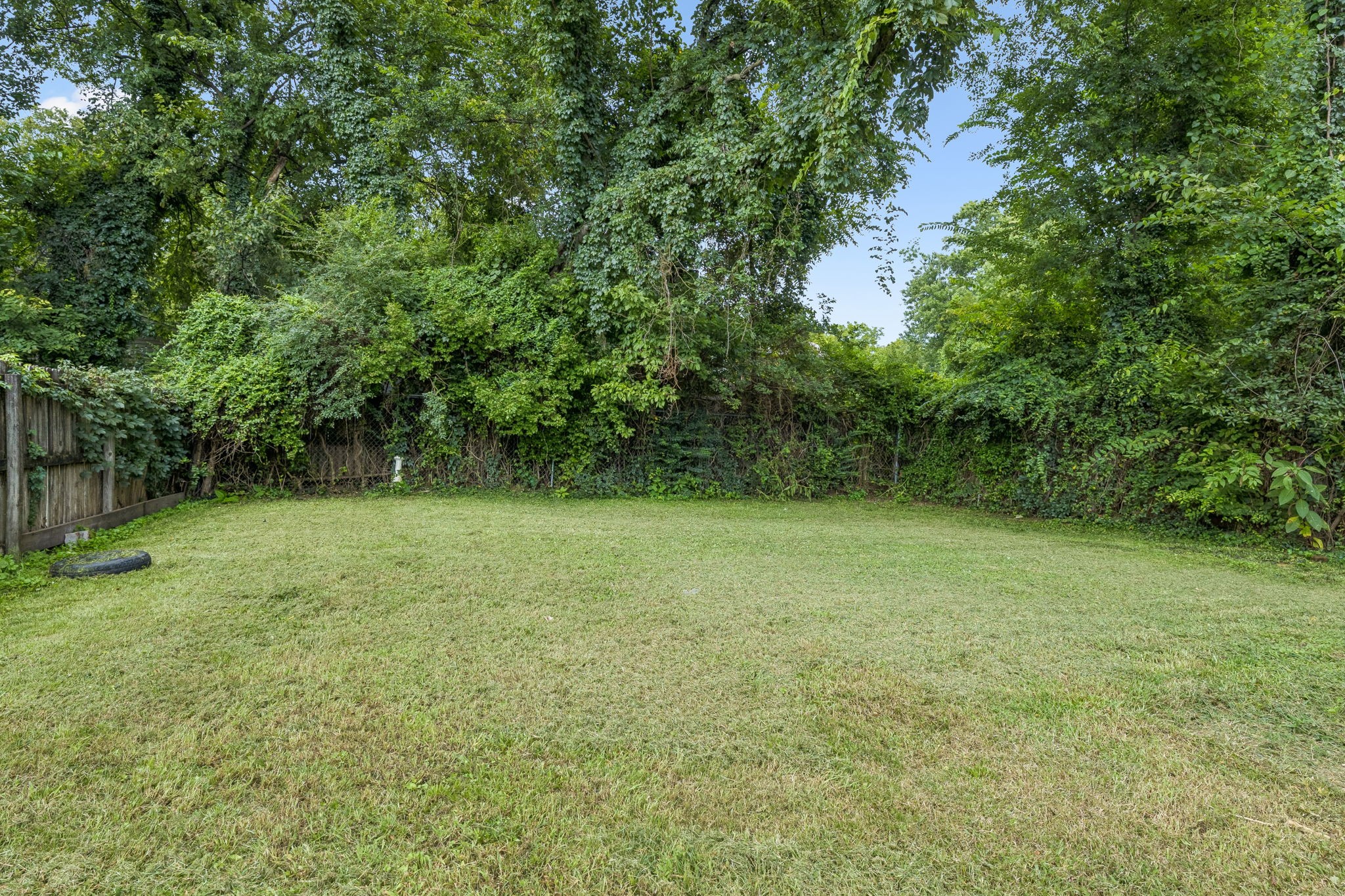 527 E Castle St Property Photo 17