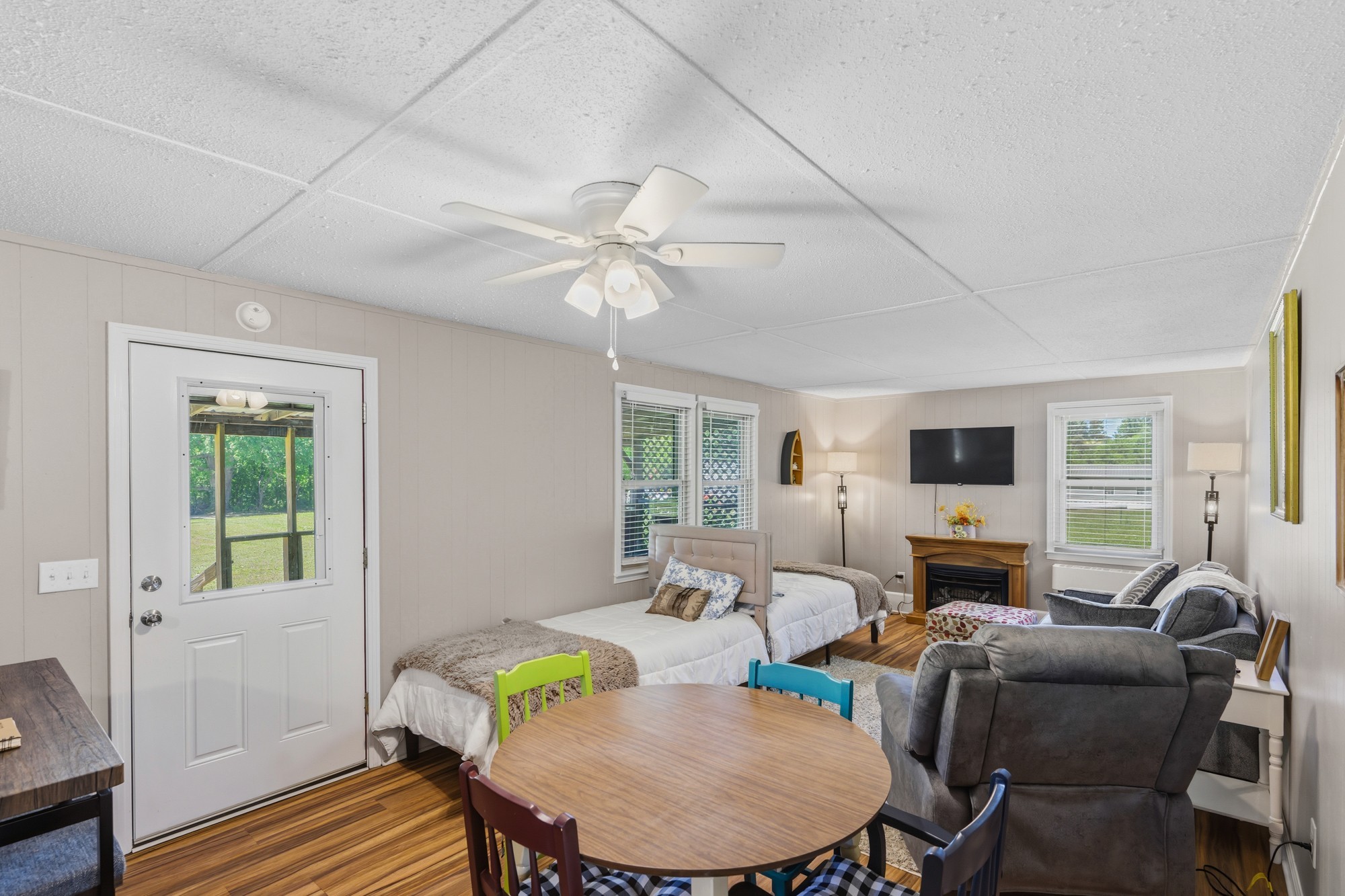 1846 Cypress Creek Rd Property Photo 4