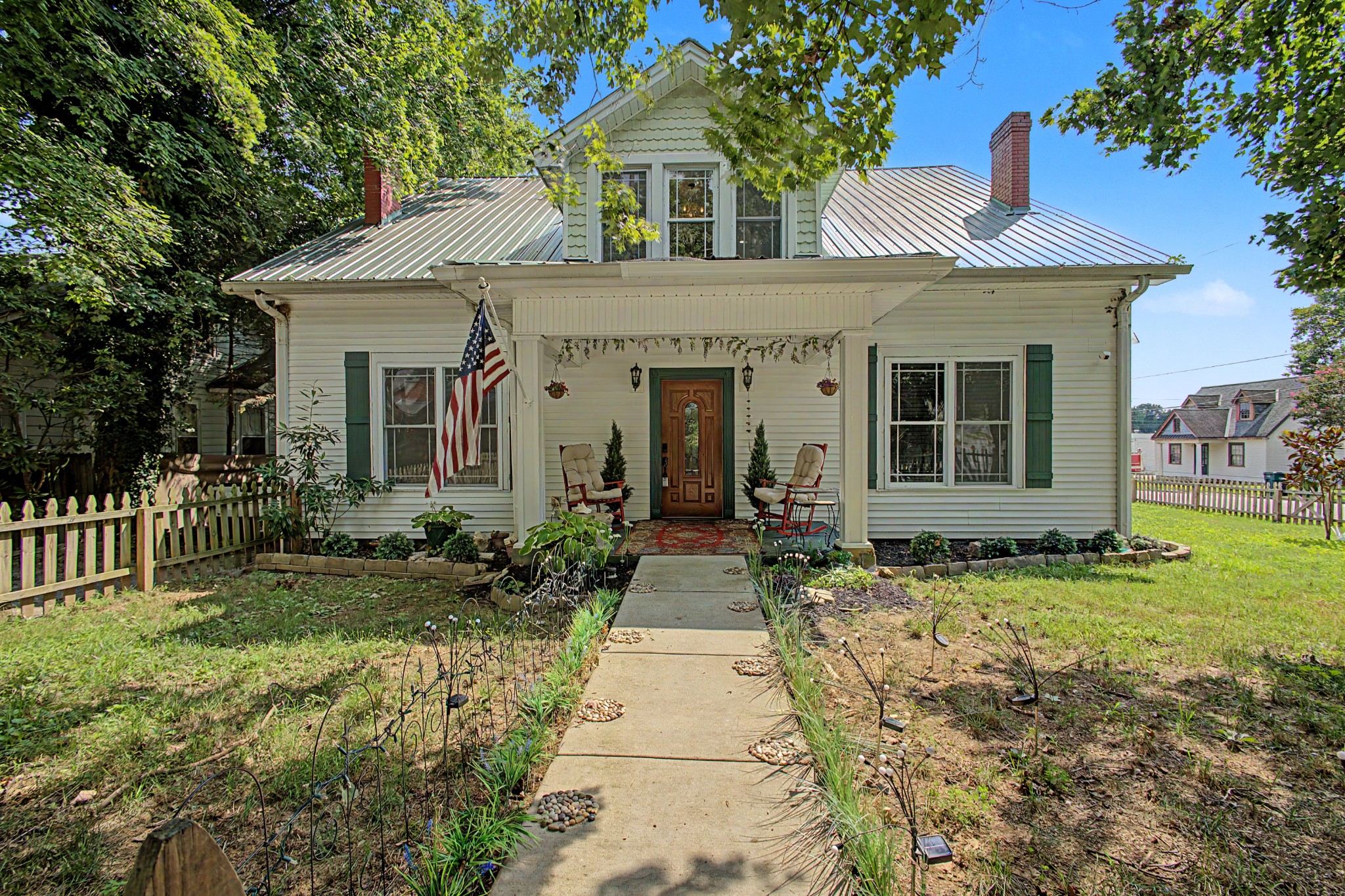331 W Flower St Property Photo 1