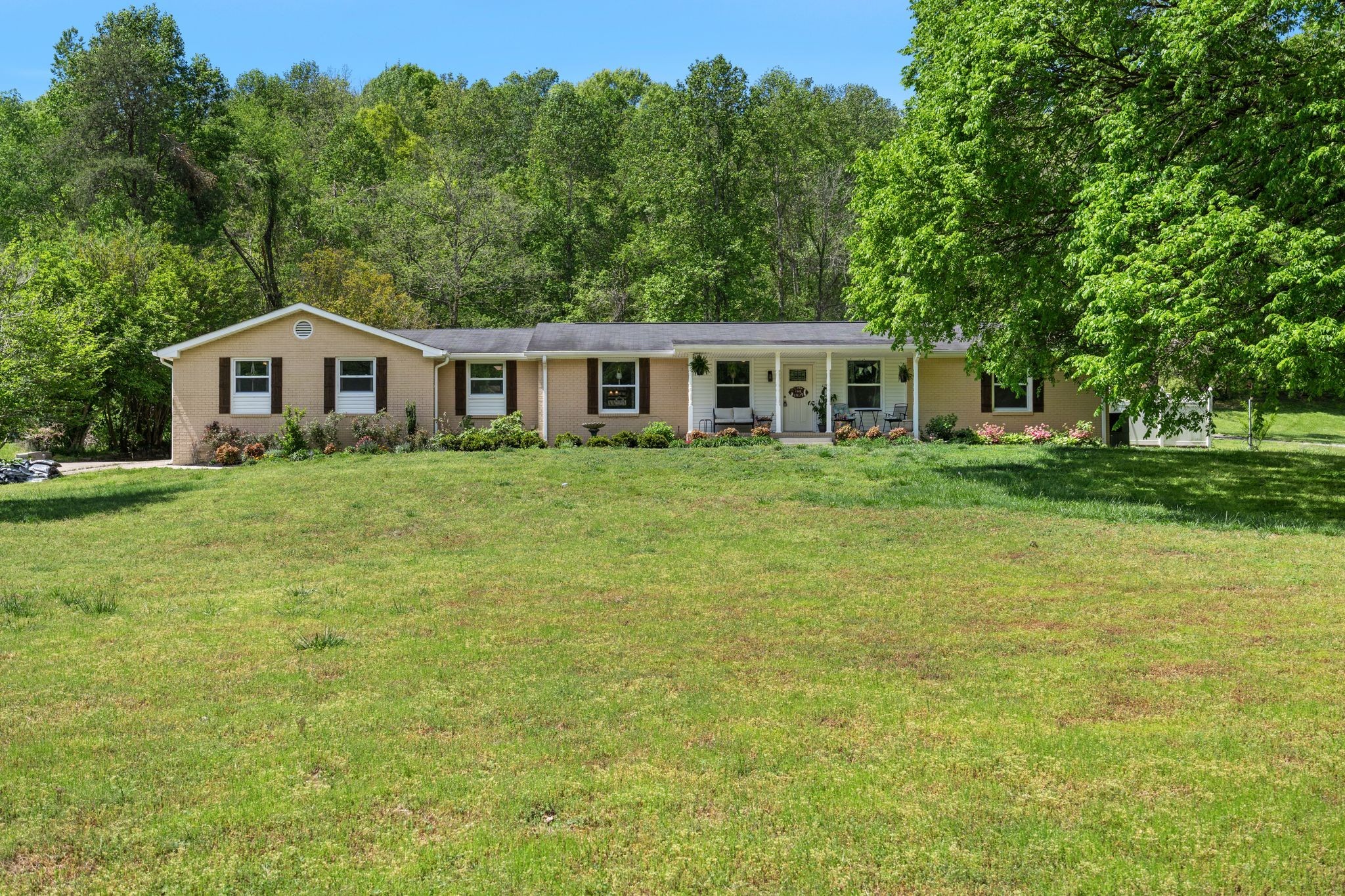 1142 Indian Springs Rd Property Photo 4