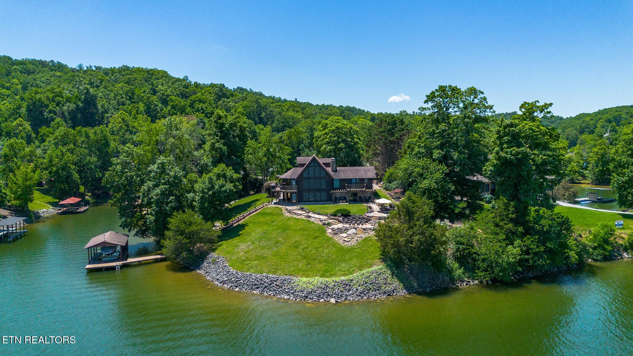 114 Chickasaw Point Property Photo 1