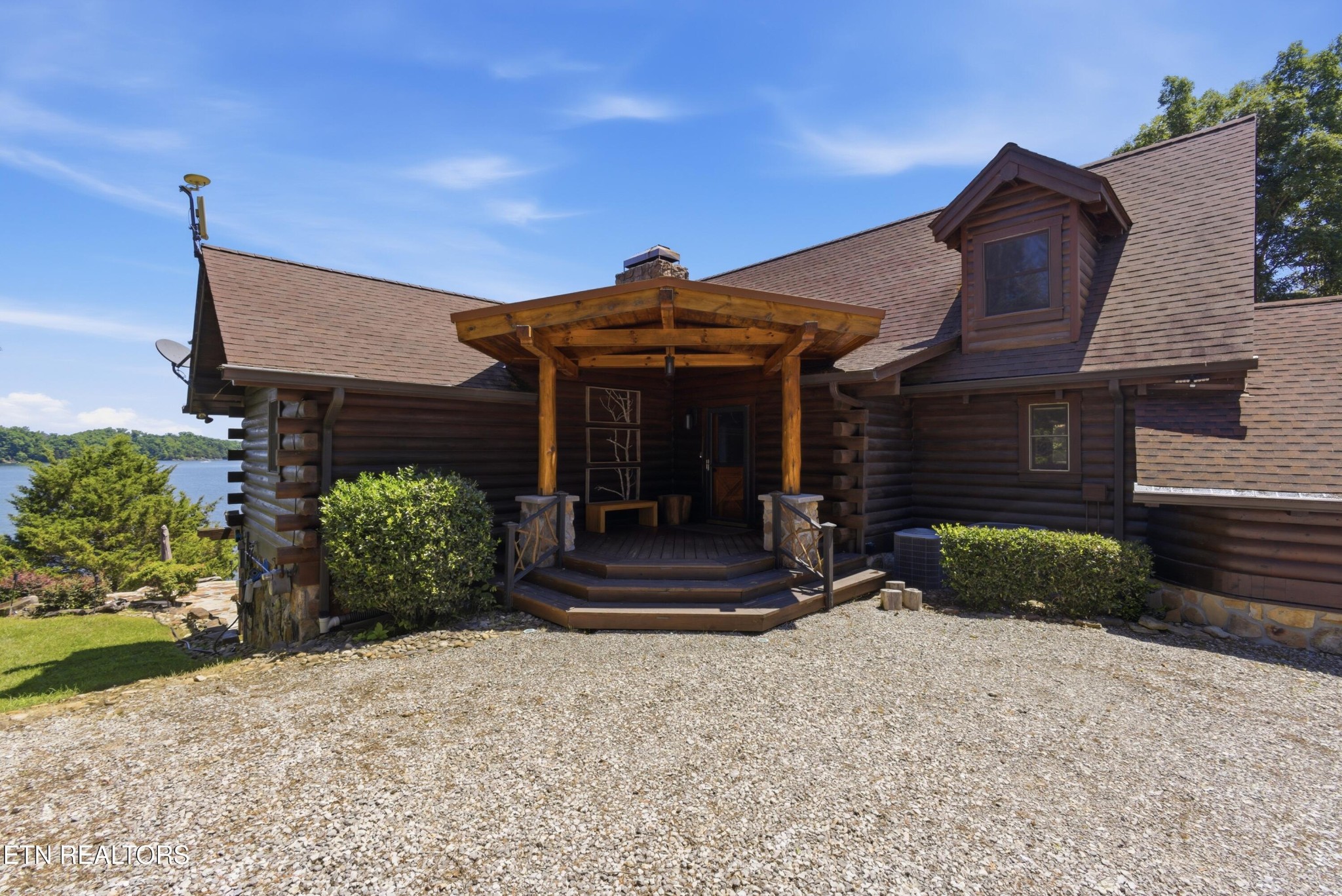 114 Chickasaw Point Property Photo 1