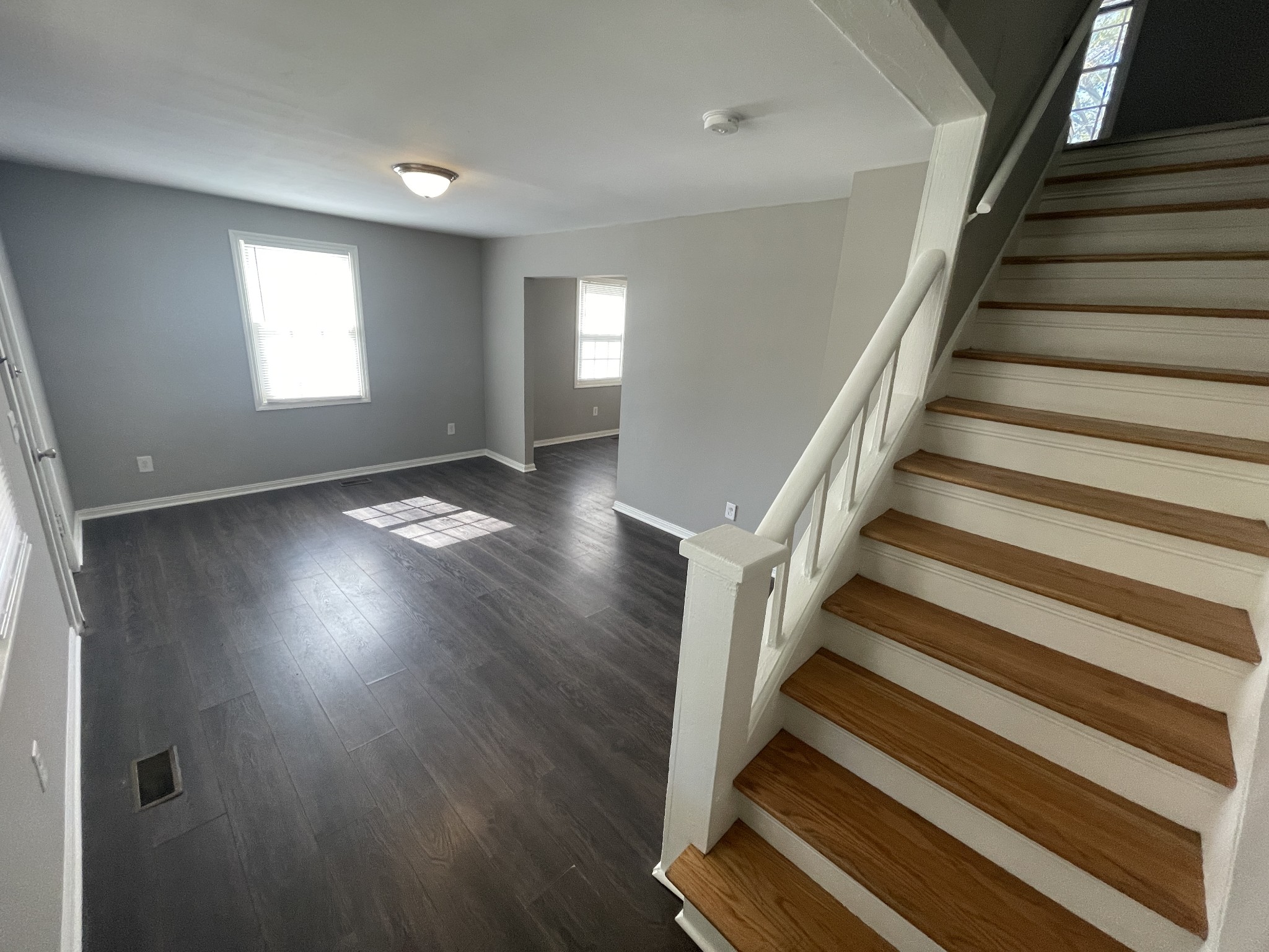 912 Bryan St Property Photo 3