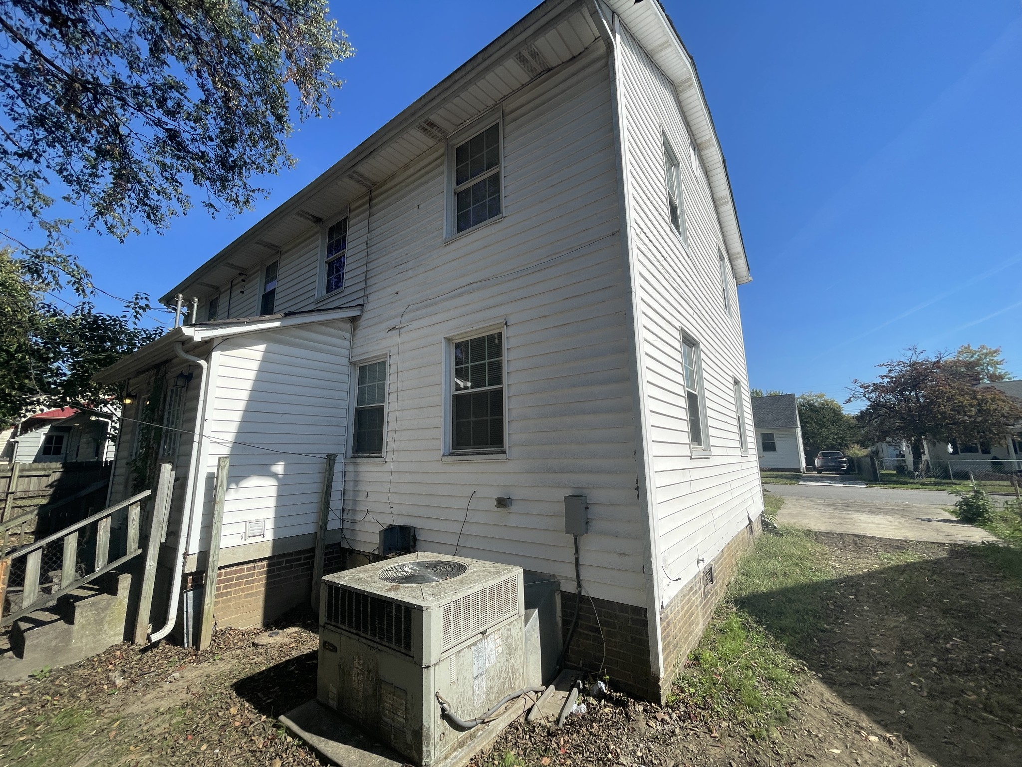 912 Bryan St Property Photo 17