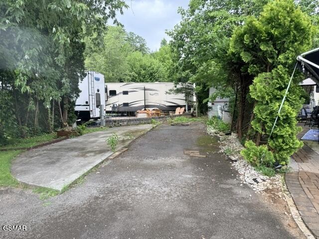 4229 E Parkway Property Photo 1