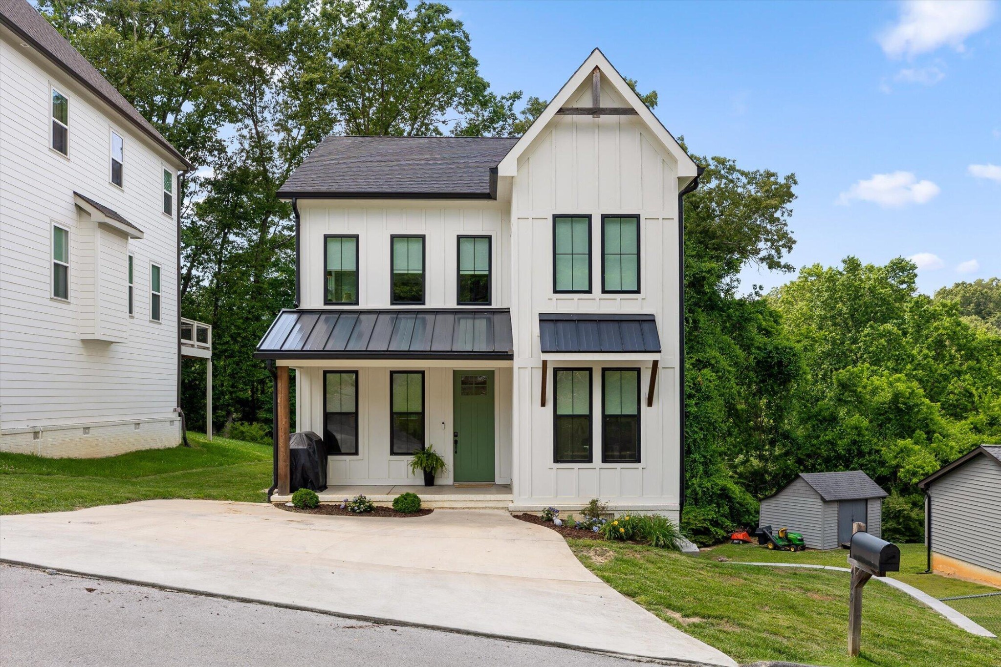 499 Ladd Avenue Property Photo 1