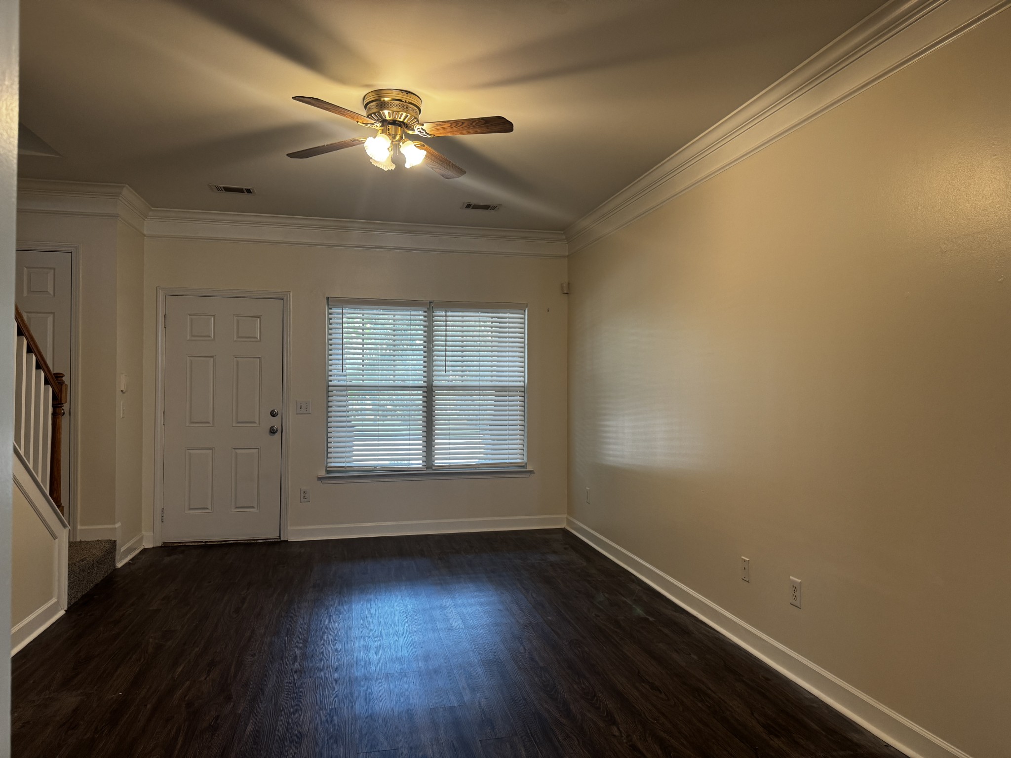 105 4th Ave Property Photo 2