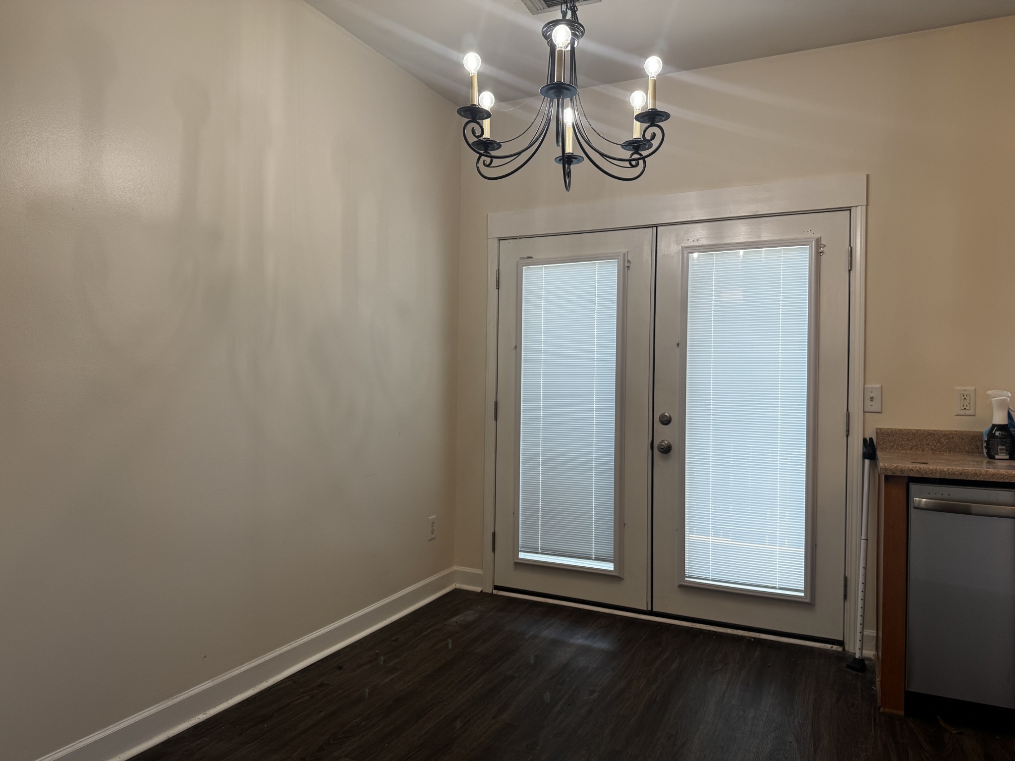 105 4th Ave Property Photo 6