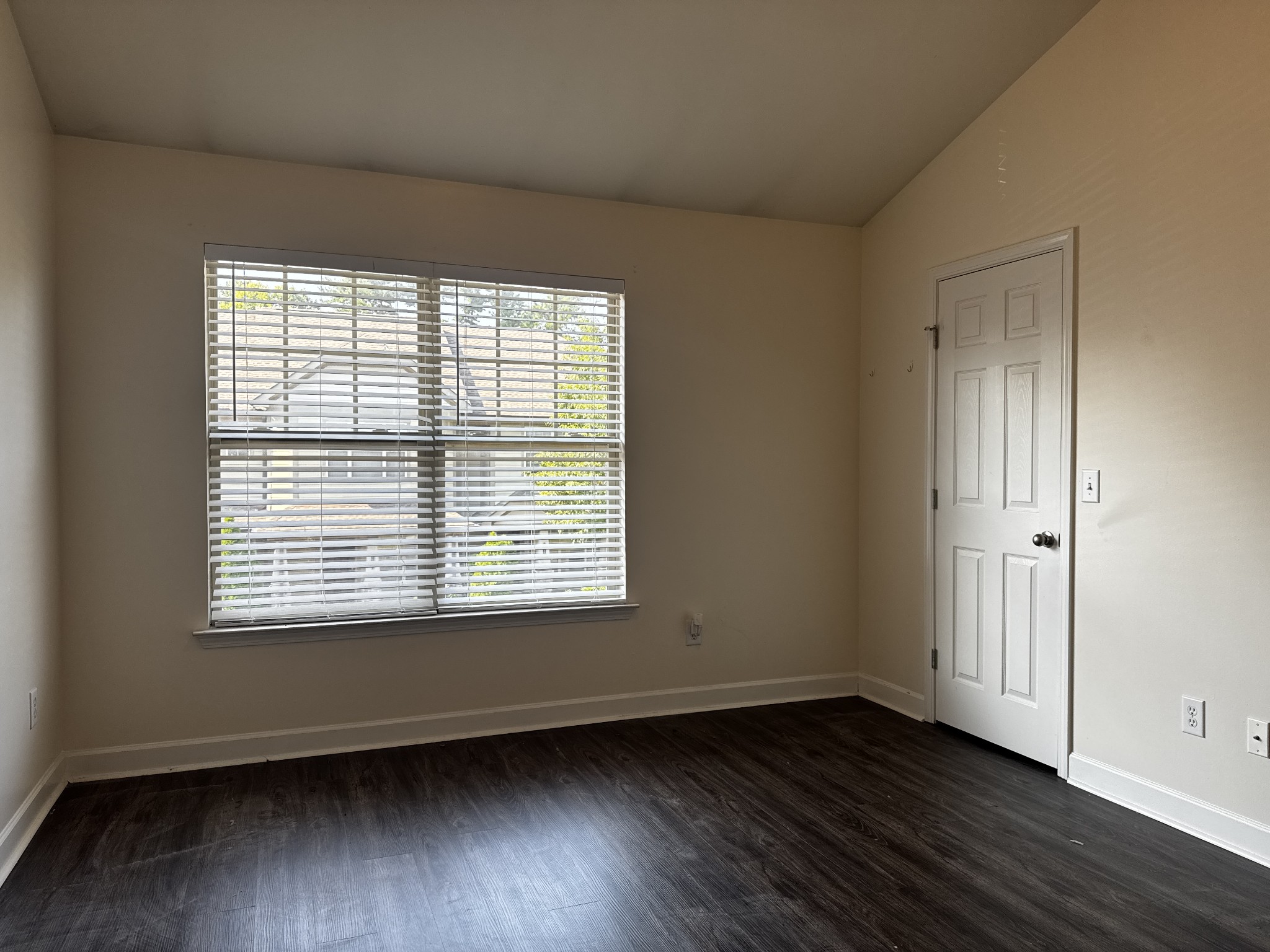 105 4th Ave Property Photo 11