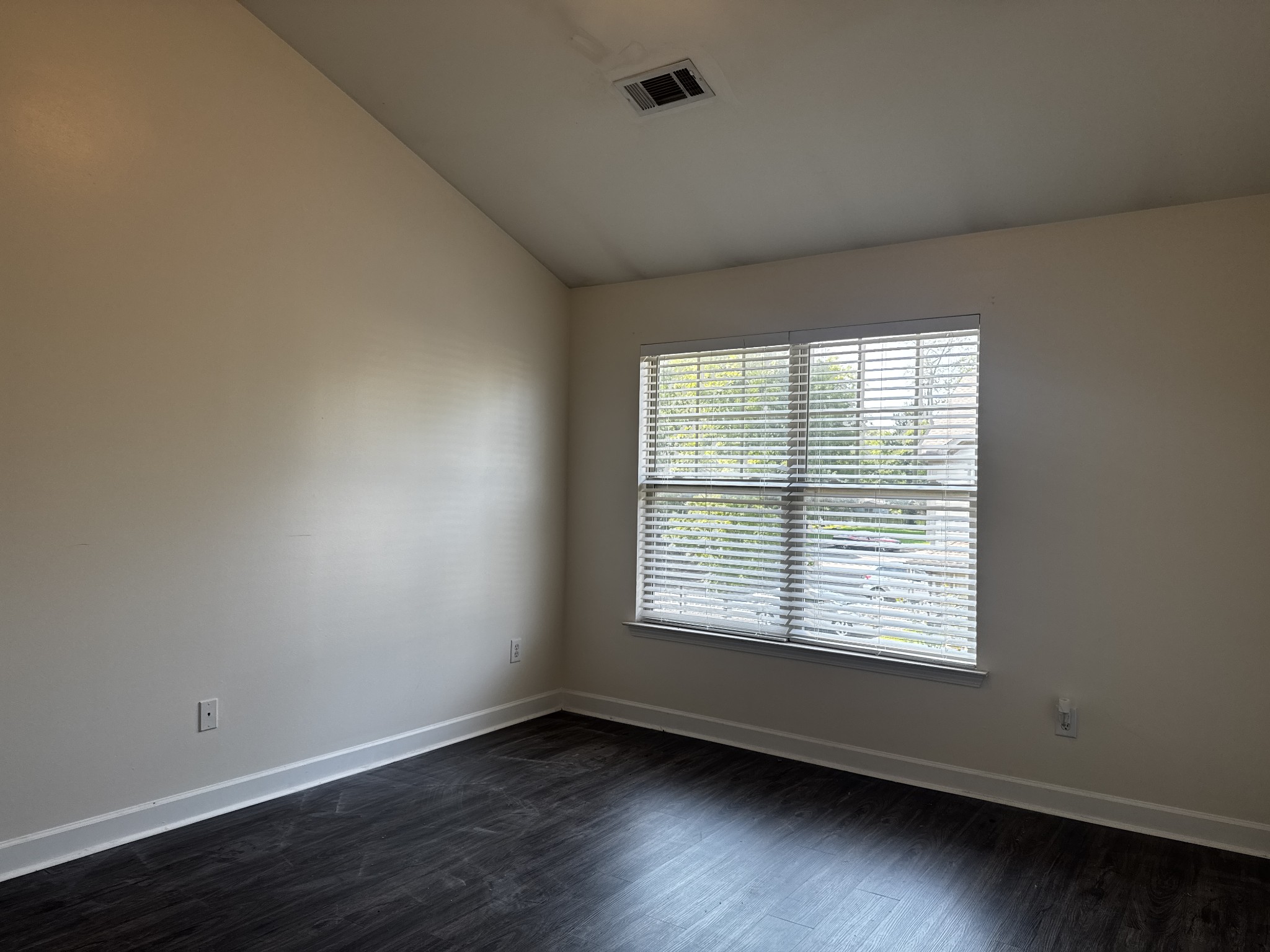 105 4th Ave Property Photo 12