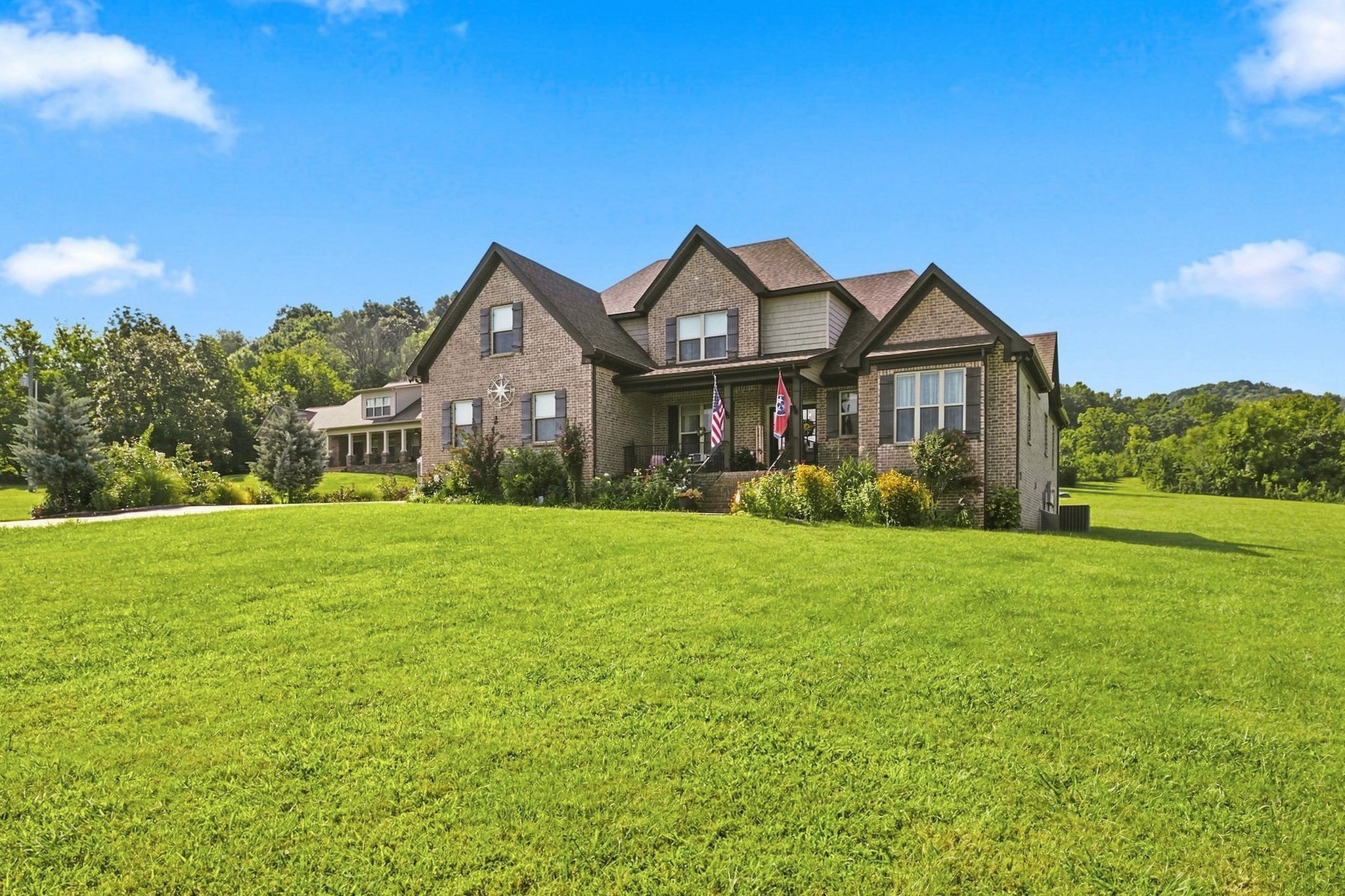 1773 Kennedy Creek Rd Property Photo 2