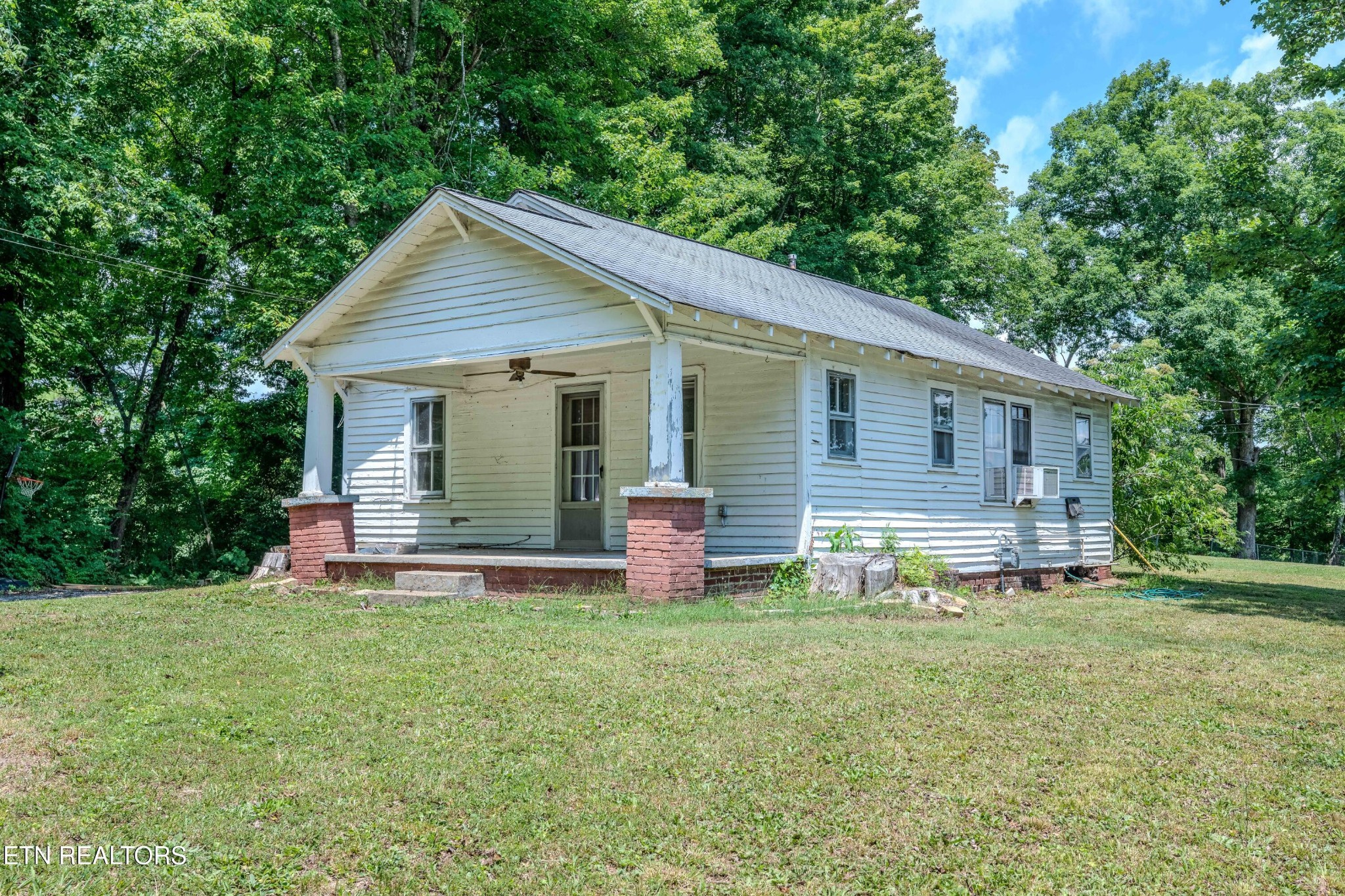 323 Lee Rd Property Photo 1