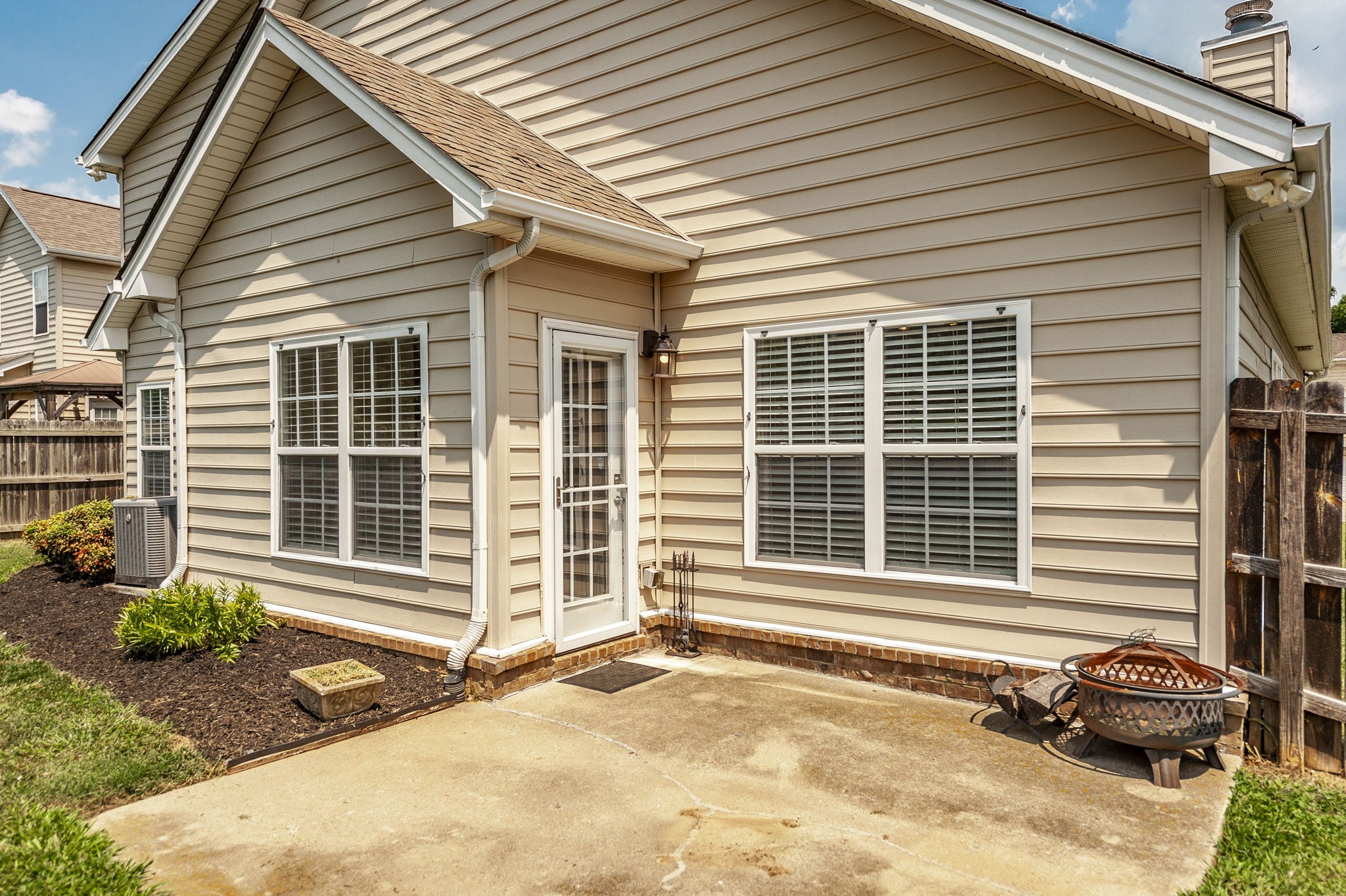 77 Villa Way Property Photo 6