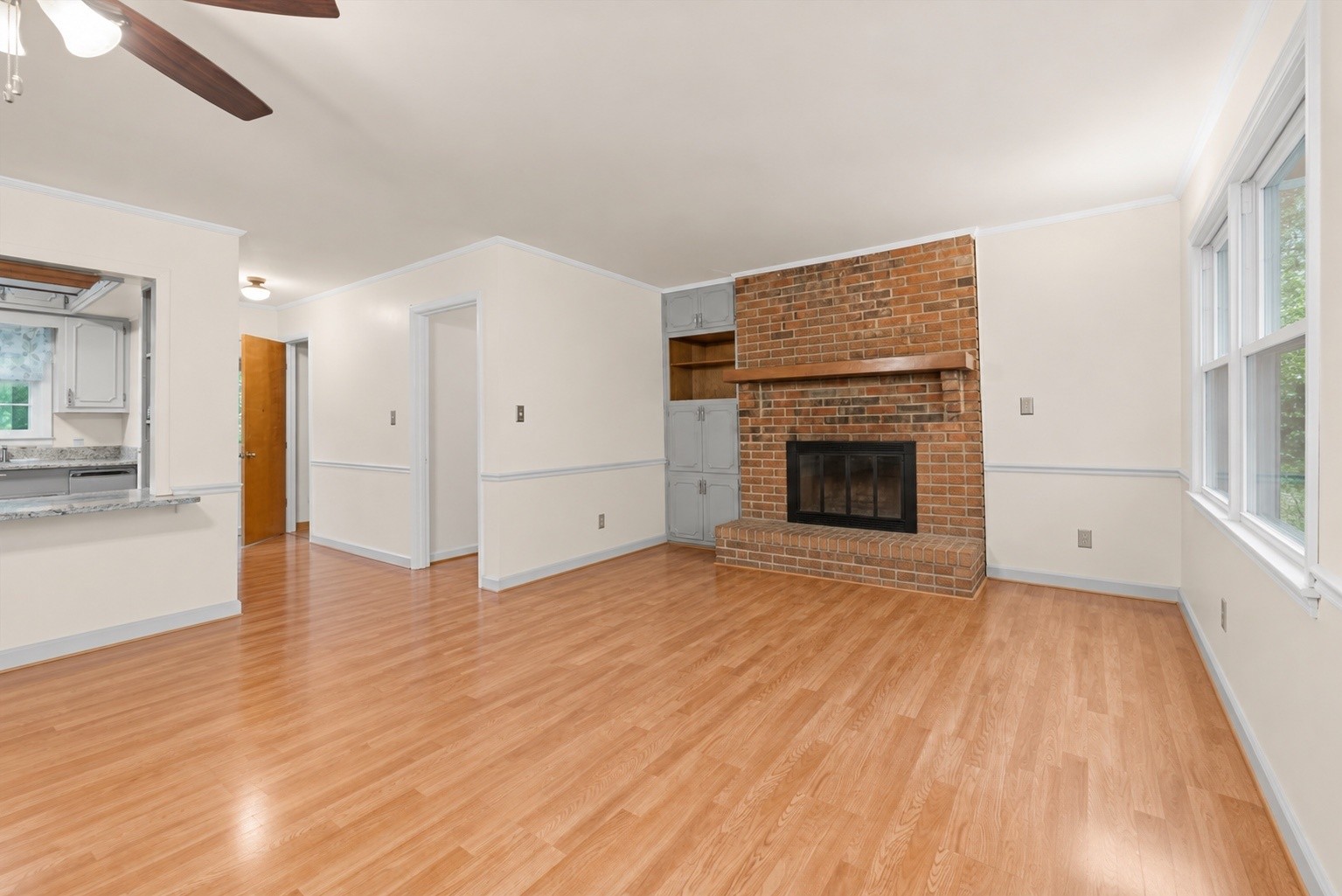 912 E College St Property Photo 13