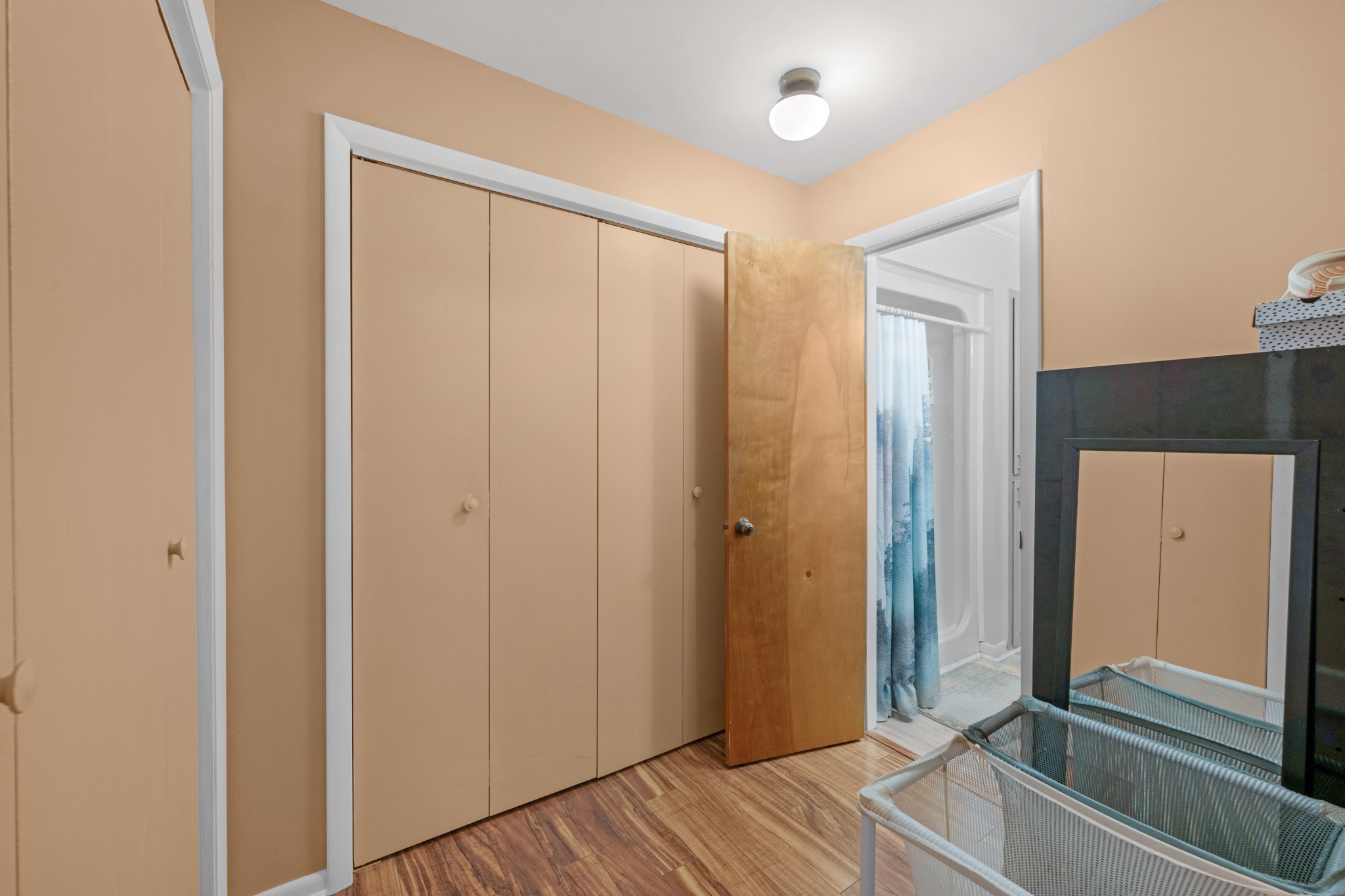 912 E College St Property Photo 17