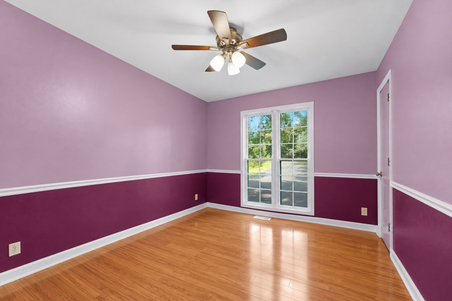 912 E College St Property Photo 20