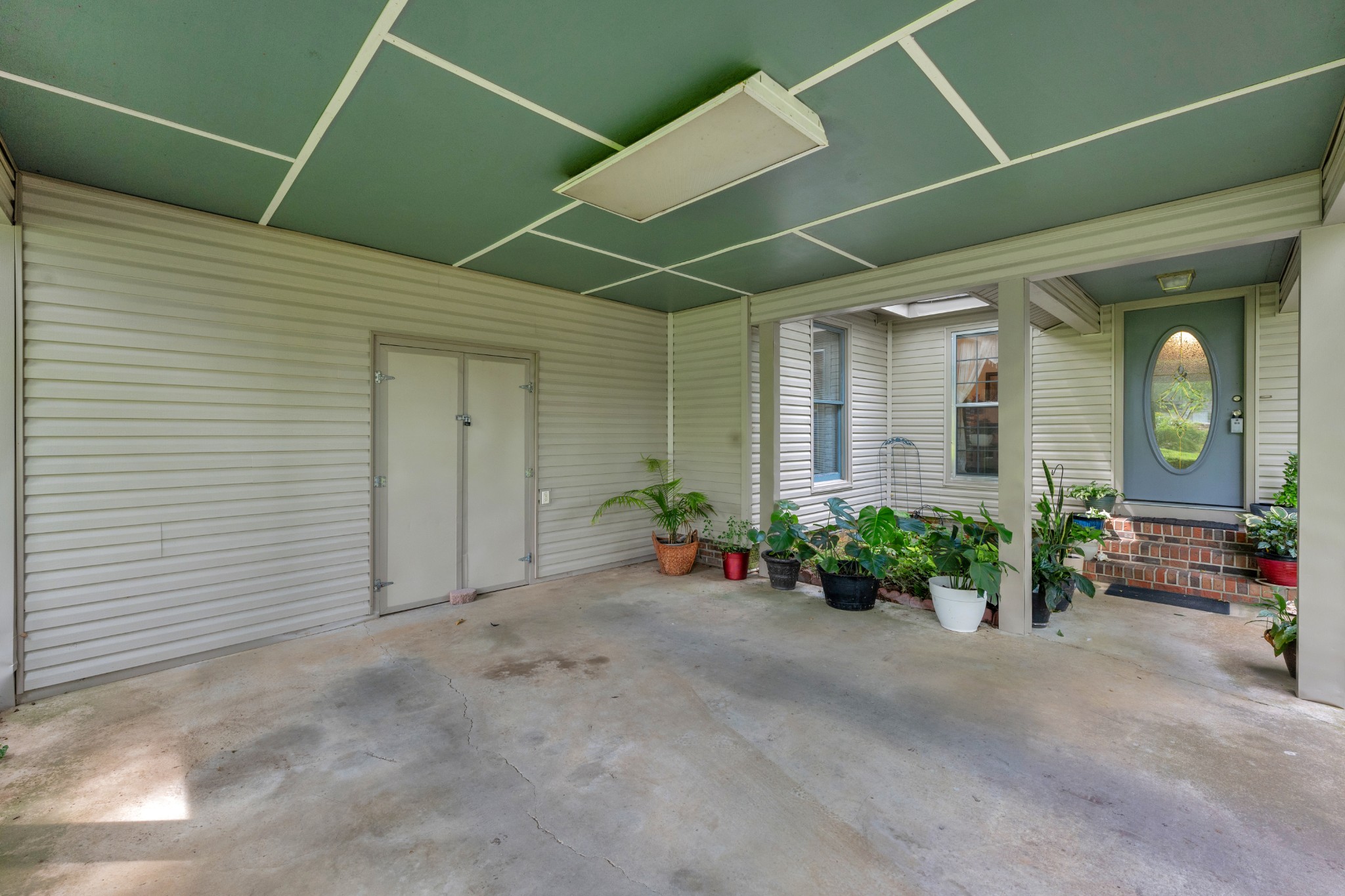912 E College St Property Photo 30
