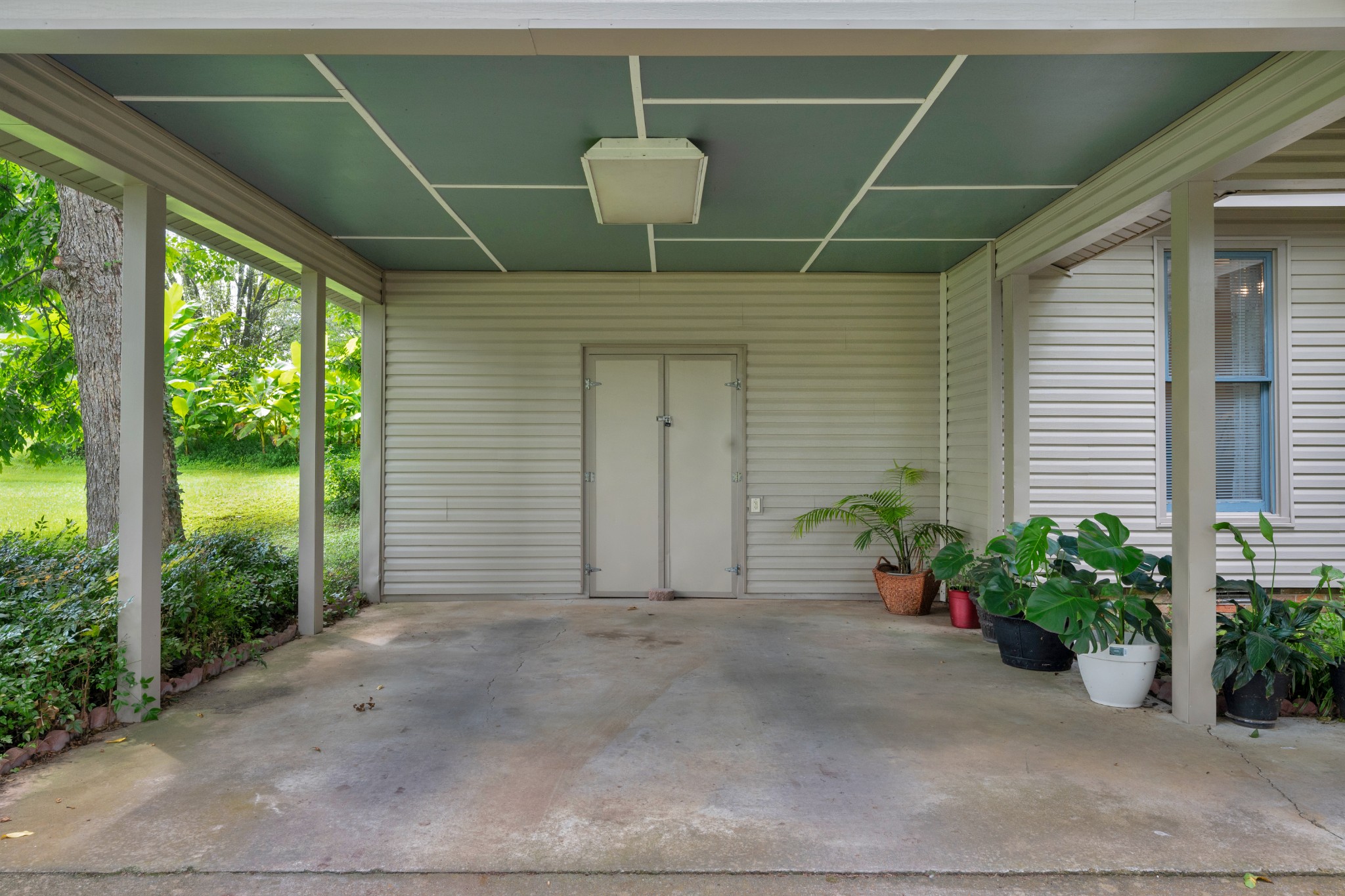 912 E College St Property Photo 31