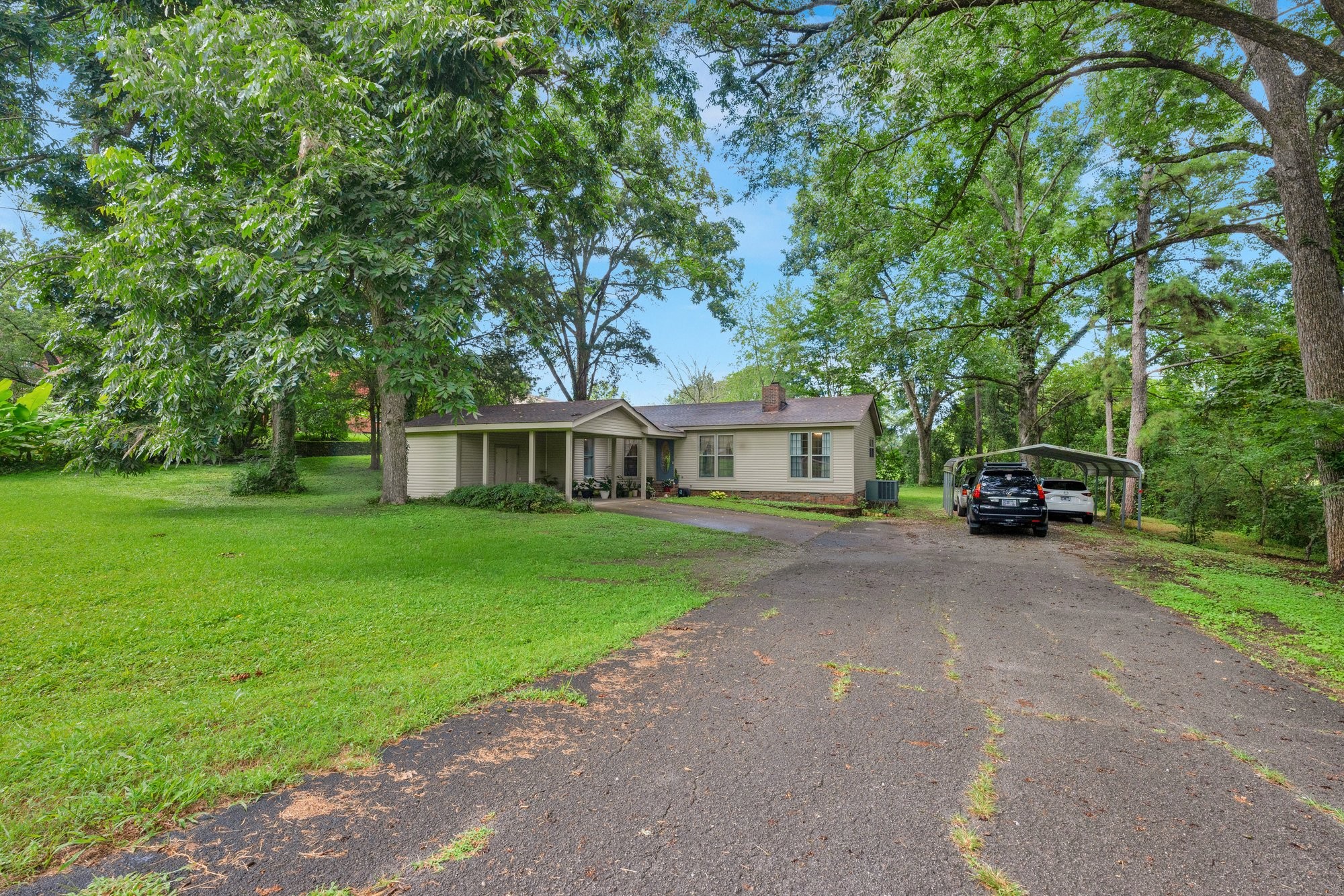 912 E College St Property Photo 33