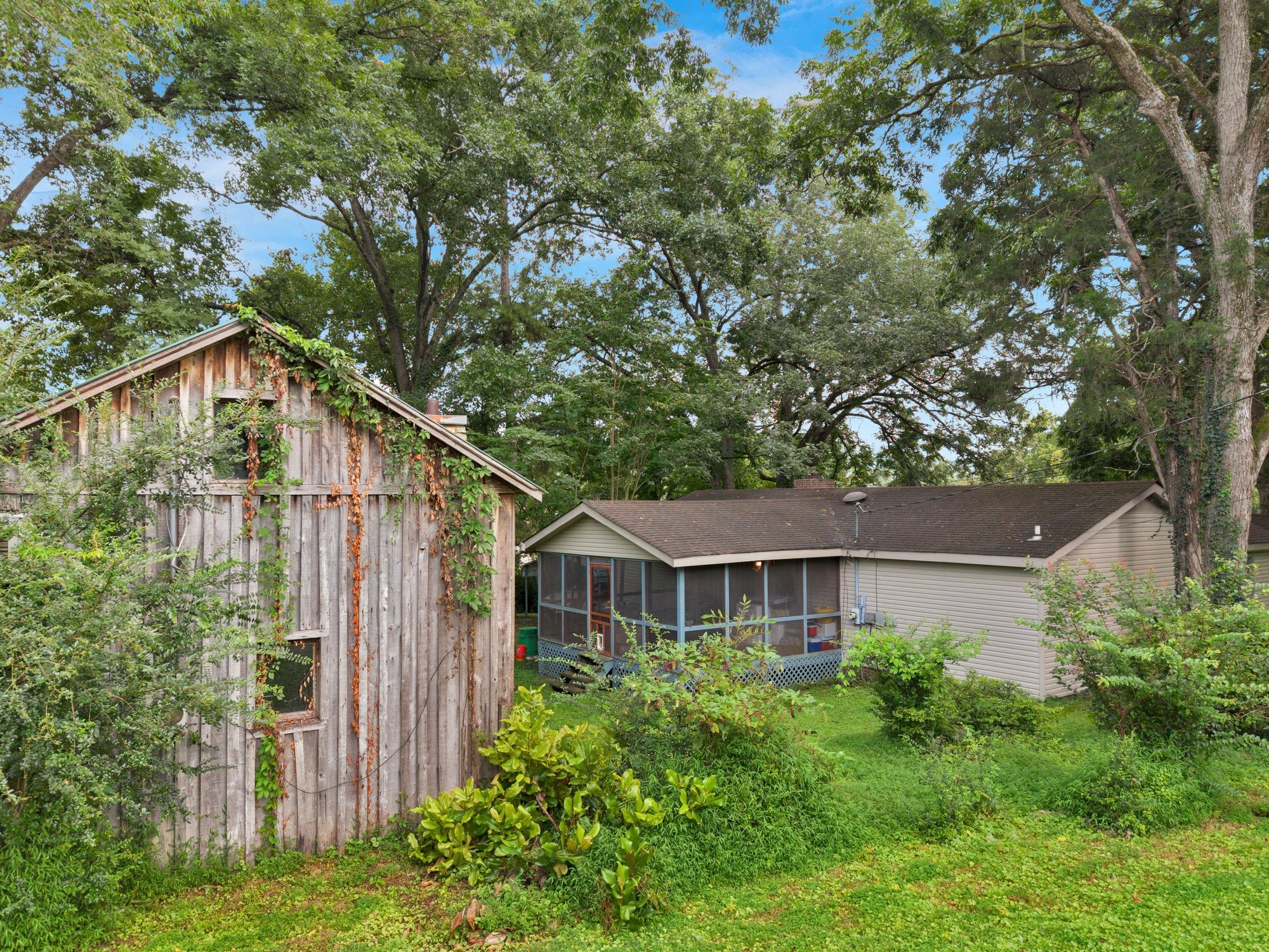 912 E College St Property Photo 46