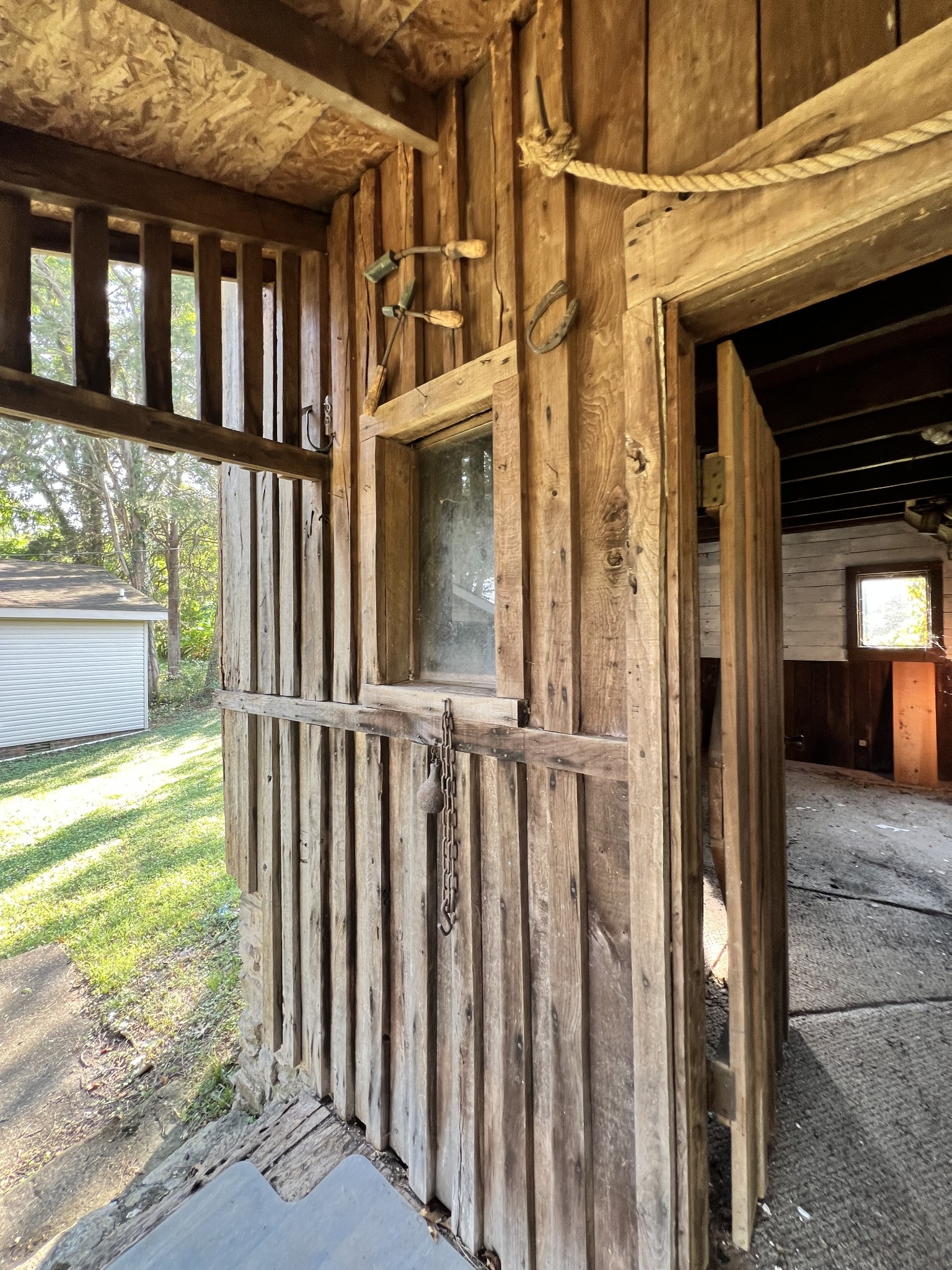 912 E College St Property Photo 48