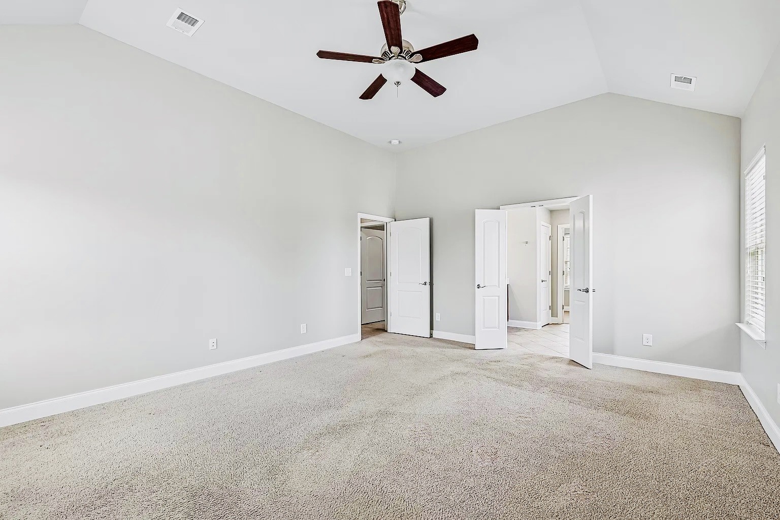 2012 Devonwood Ln Property Photo 2