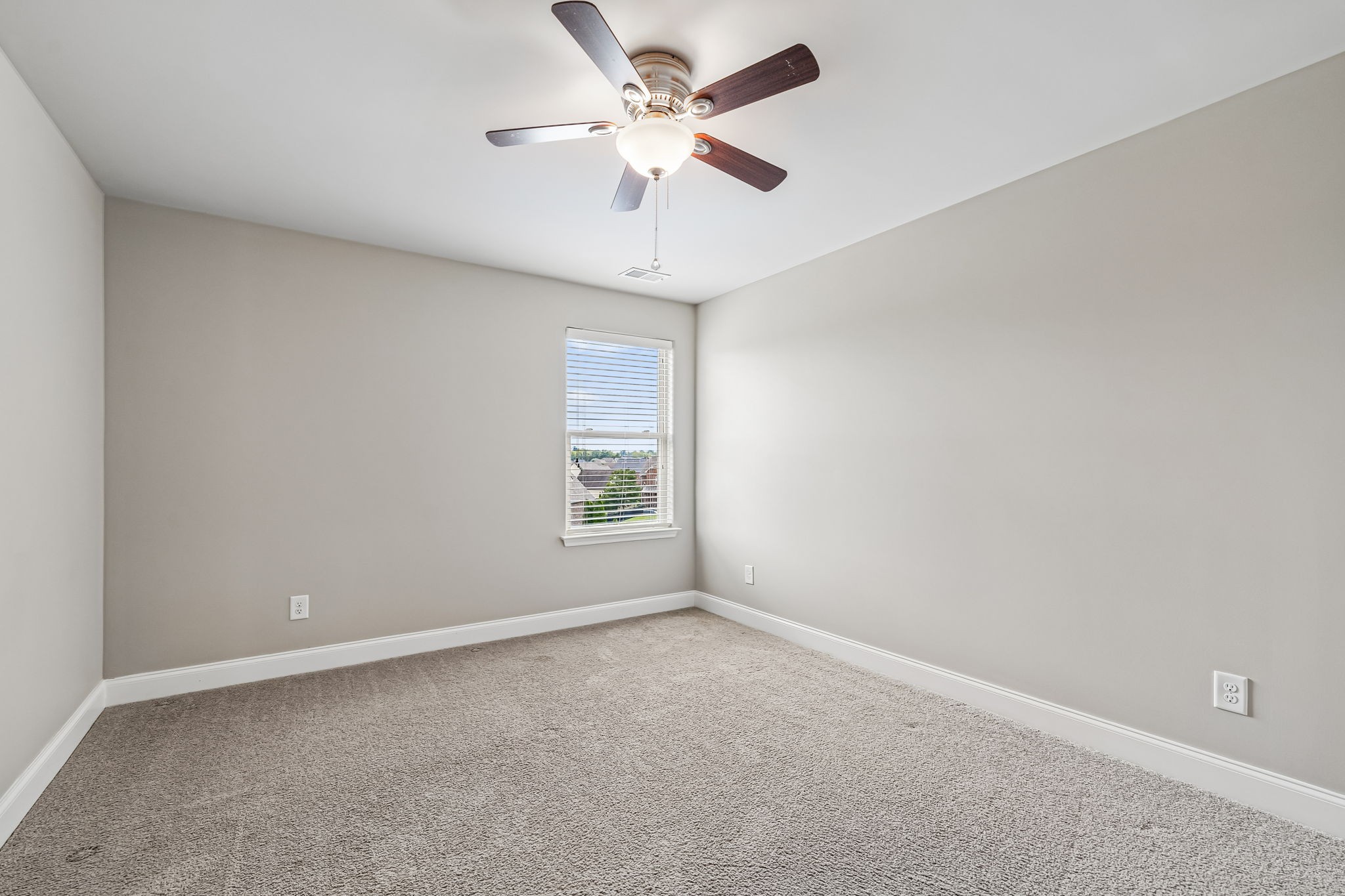 2012 Devonwood Ln Property Photo 35