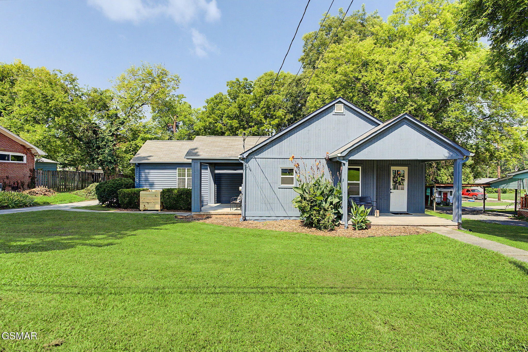 528 N College Street Property Photo 1