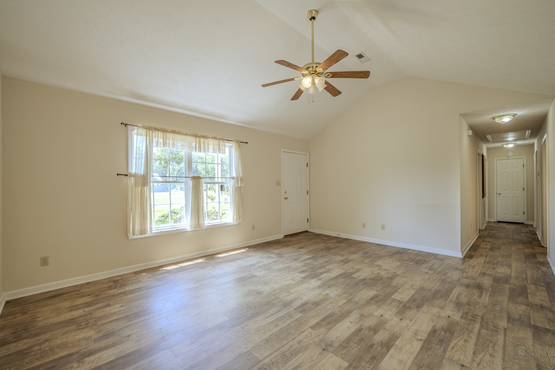 254 Linden Ln Property Photo 5