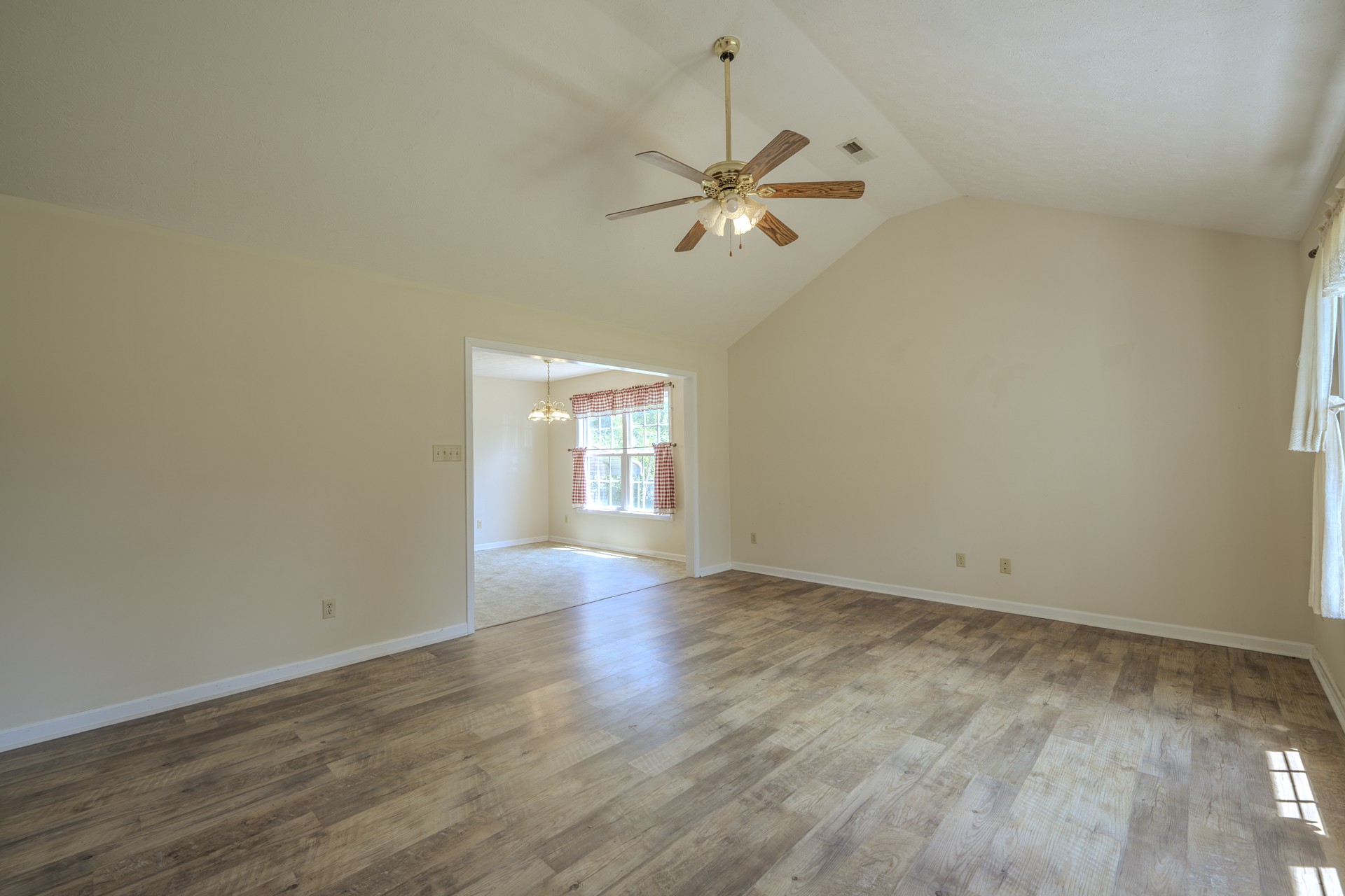 254 Linden Ln Property Photo 6