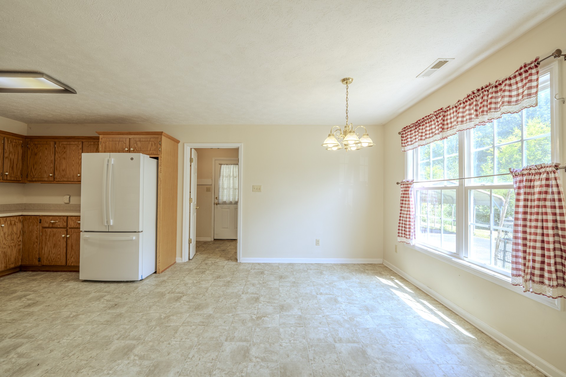 254 Linden Ln Property Photo 11