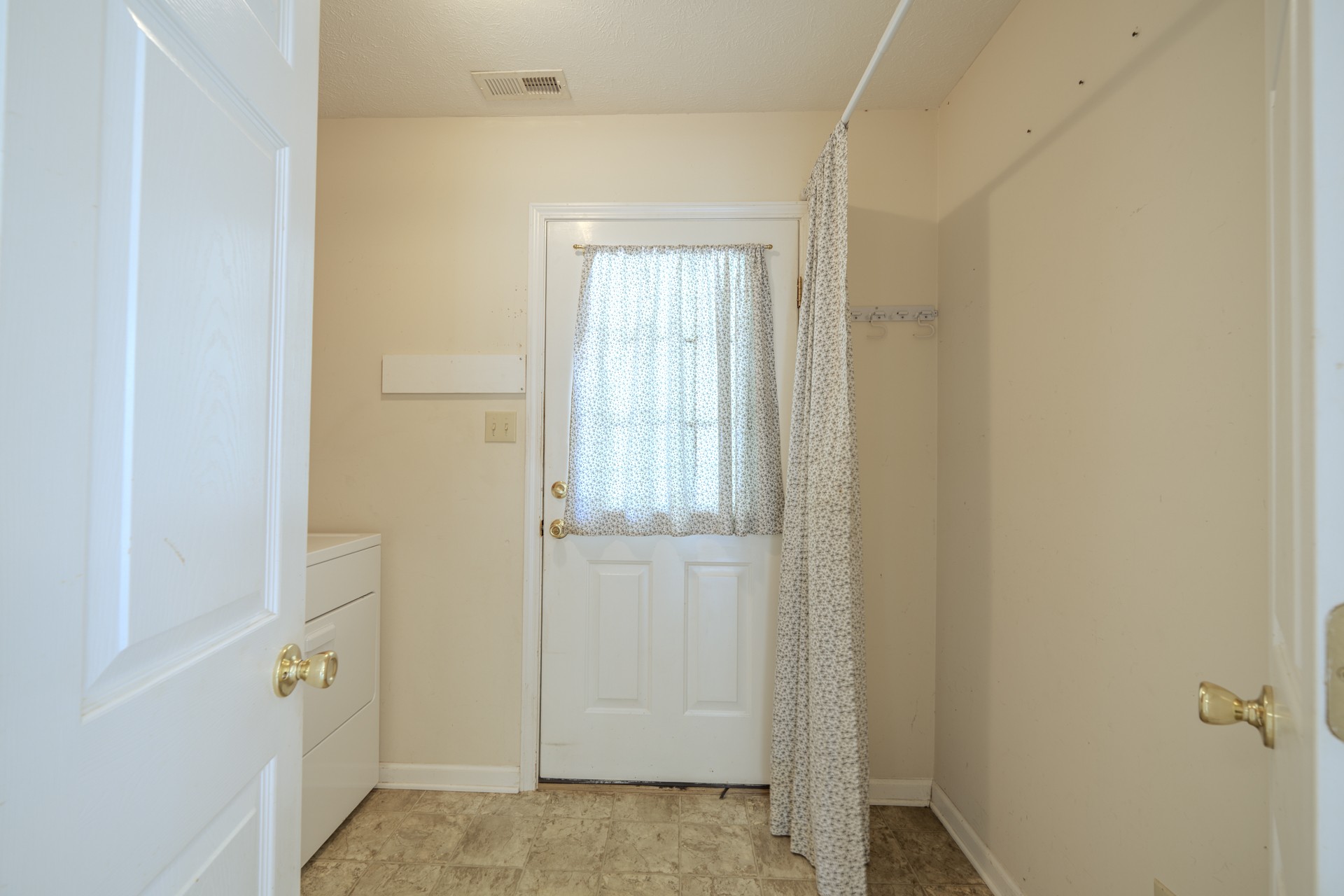 254 Linden Ln Property Photo 18
