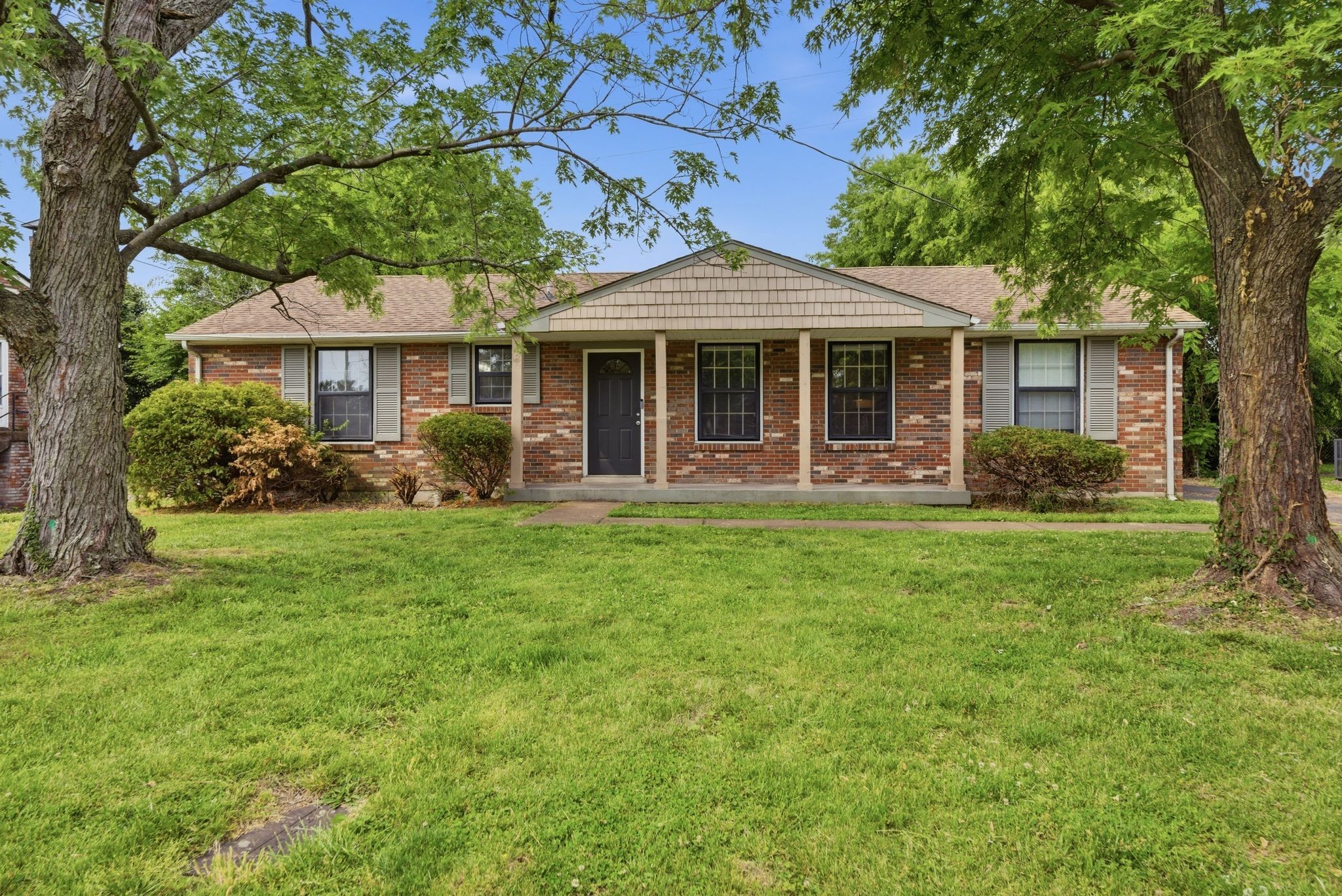 441 Lynn Dr Property Photo 1