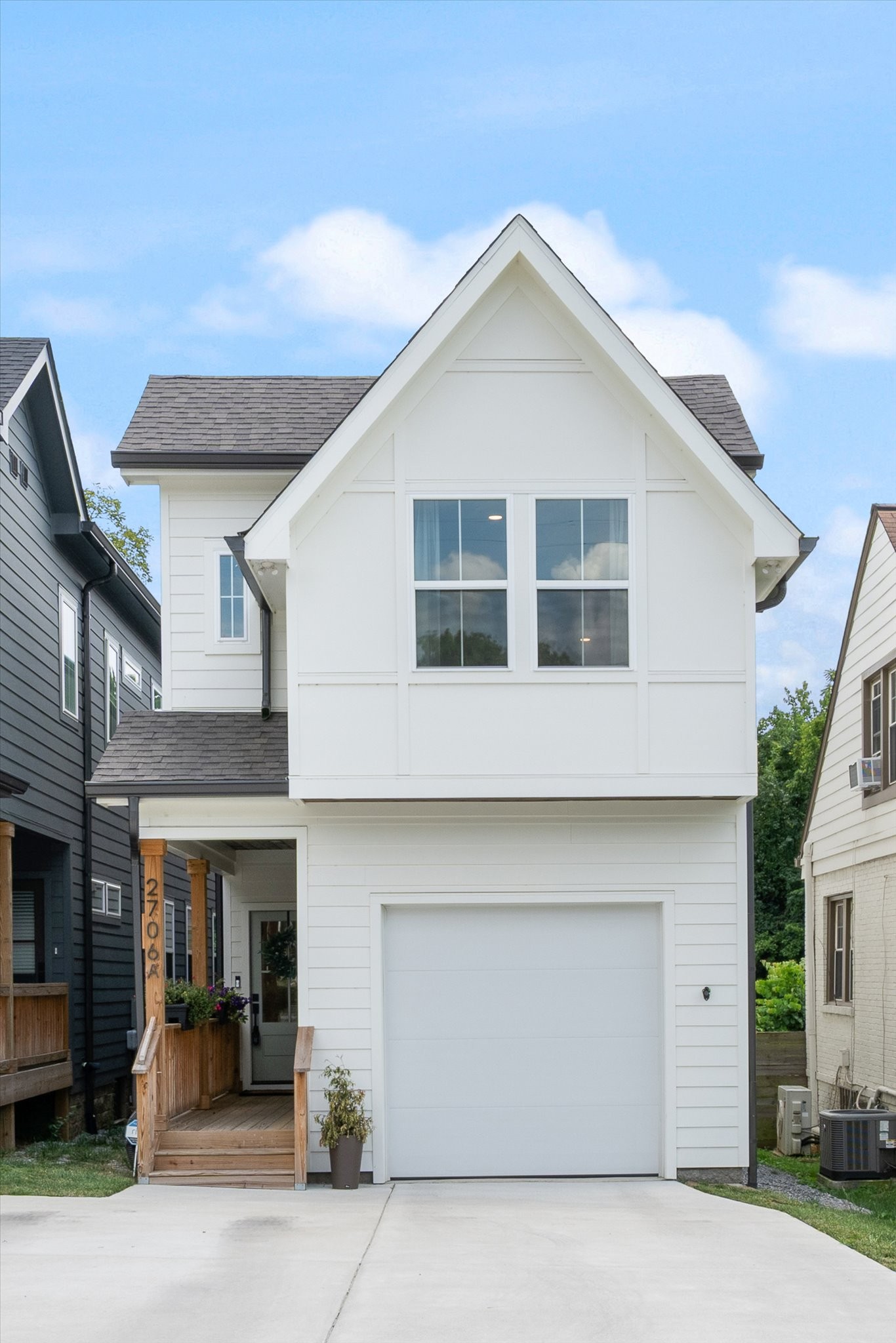 2706a Bronte Ave Property Photo 1