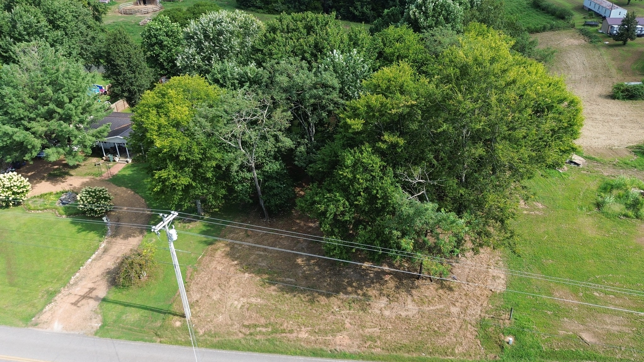 244 Howell Hill Rd Property Photo 2