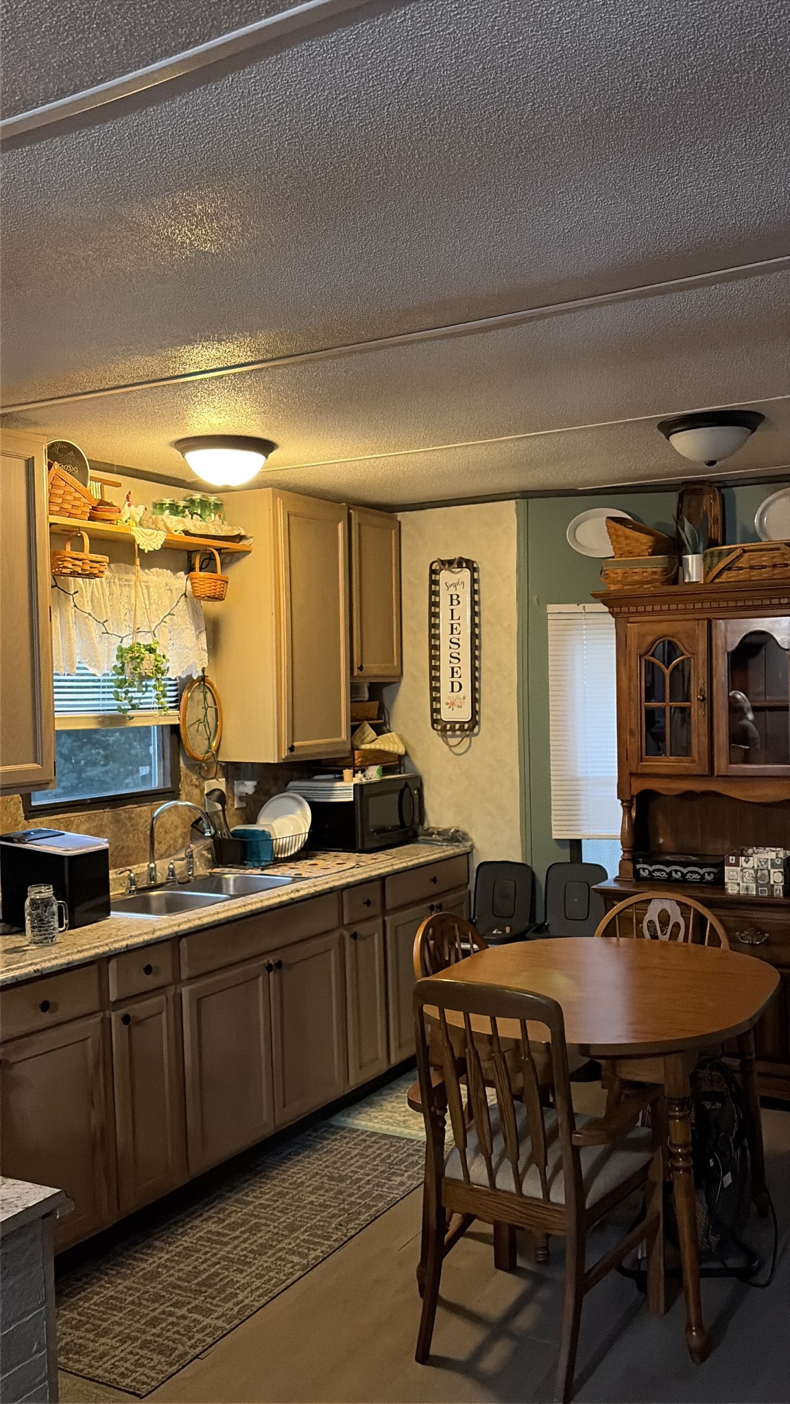 7 White Cir Property Photo 5
